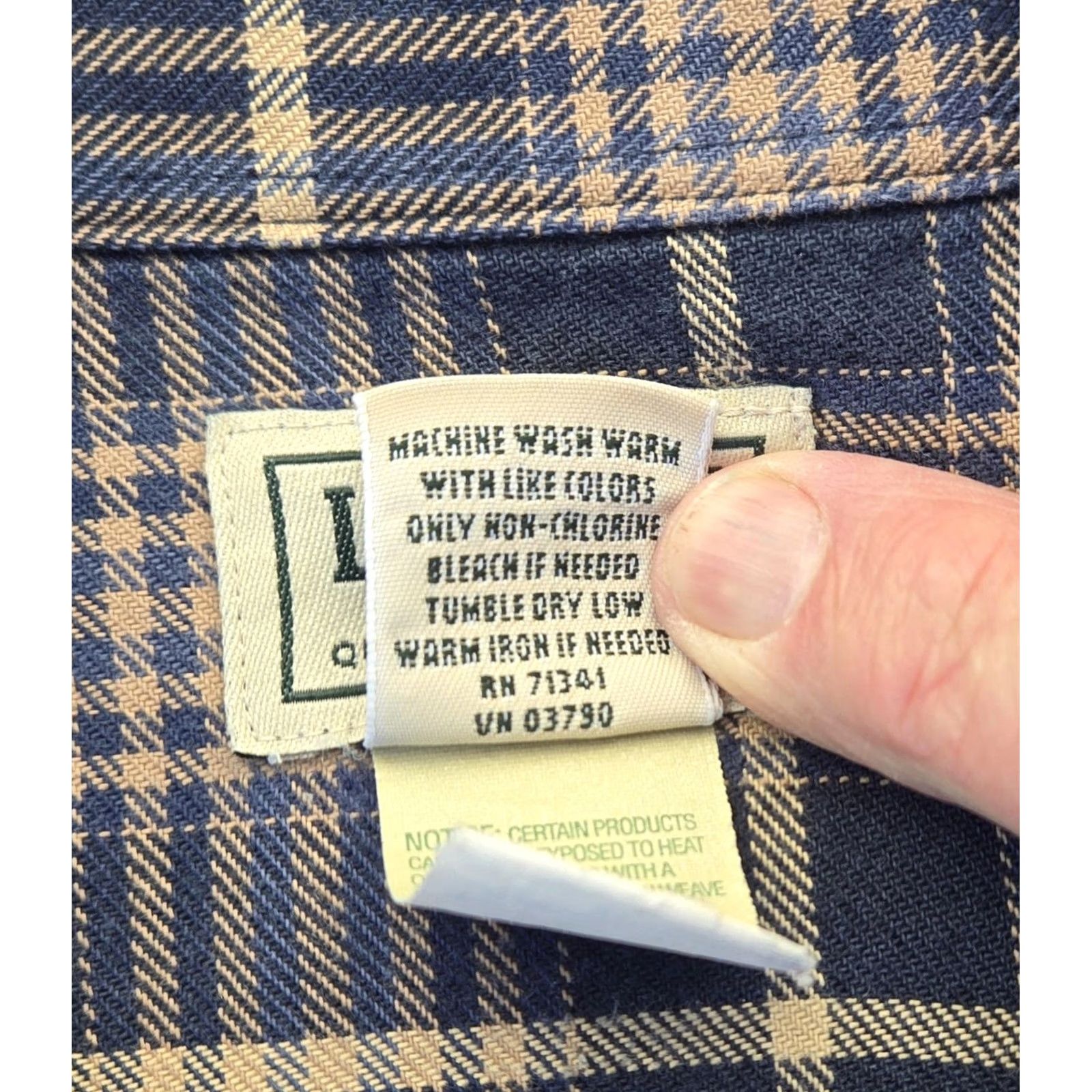 Vintage L.L. Bean Shirt Mens Large Blue Tan Plaid Flannel Button-Down Collar Long Sleeve Cotton Knit? (Correction: Provide only title) Size US L / EU 52-54 / 3 - 5 Thumbnail