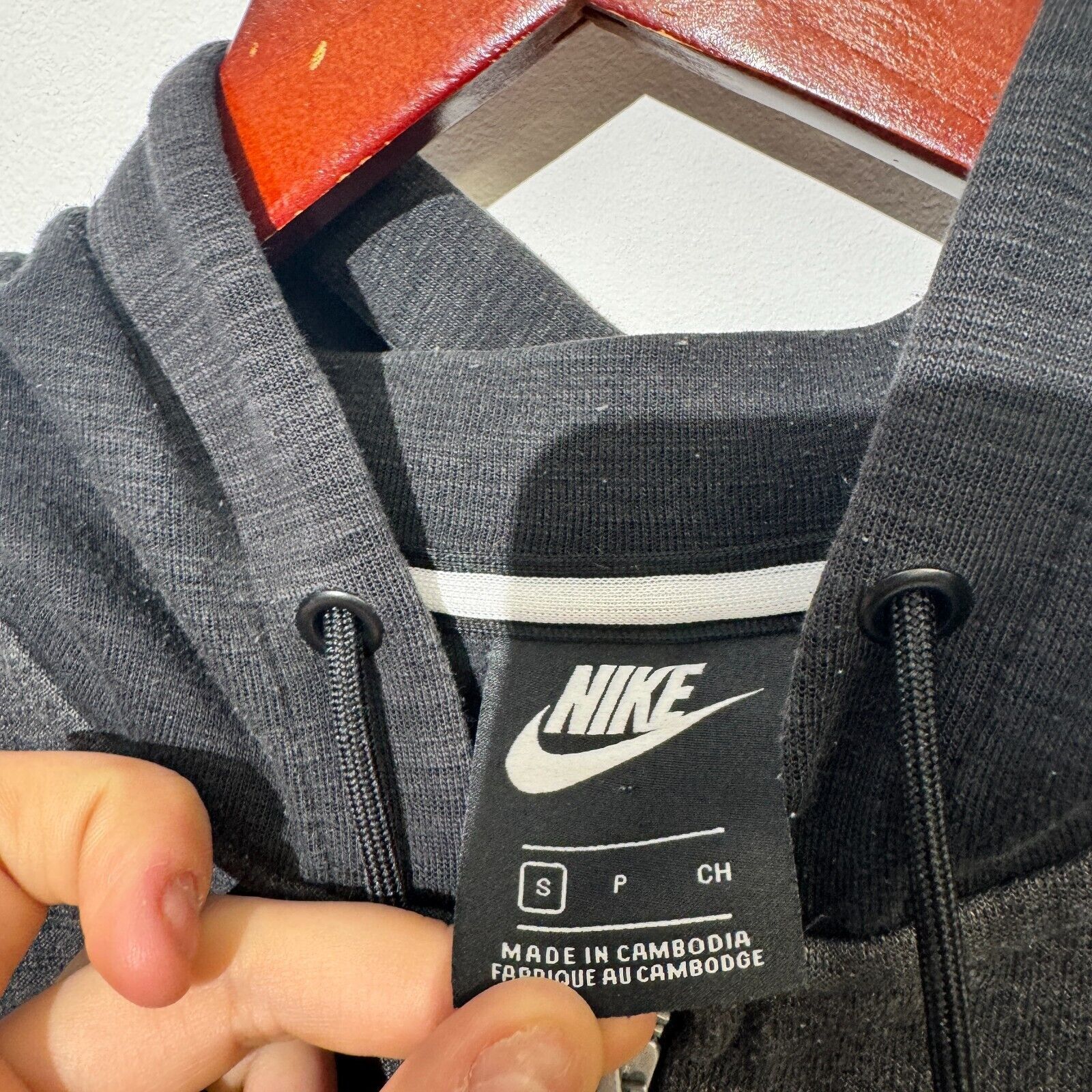 Nike Vintage Nike Unisex Gray Cotton Zip Hoodie Size S 90s Size US S / EU 44-46 / 1 - 7 Thumbnail