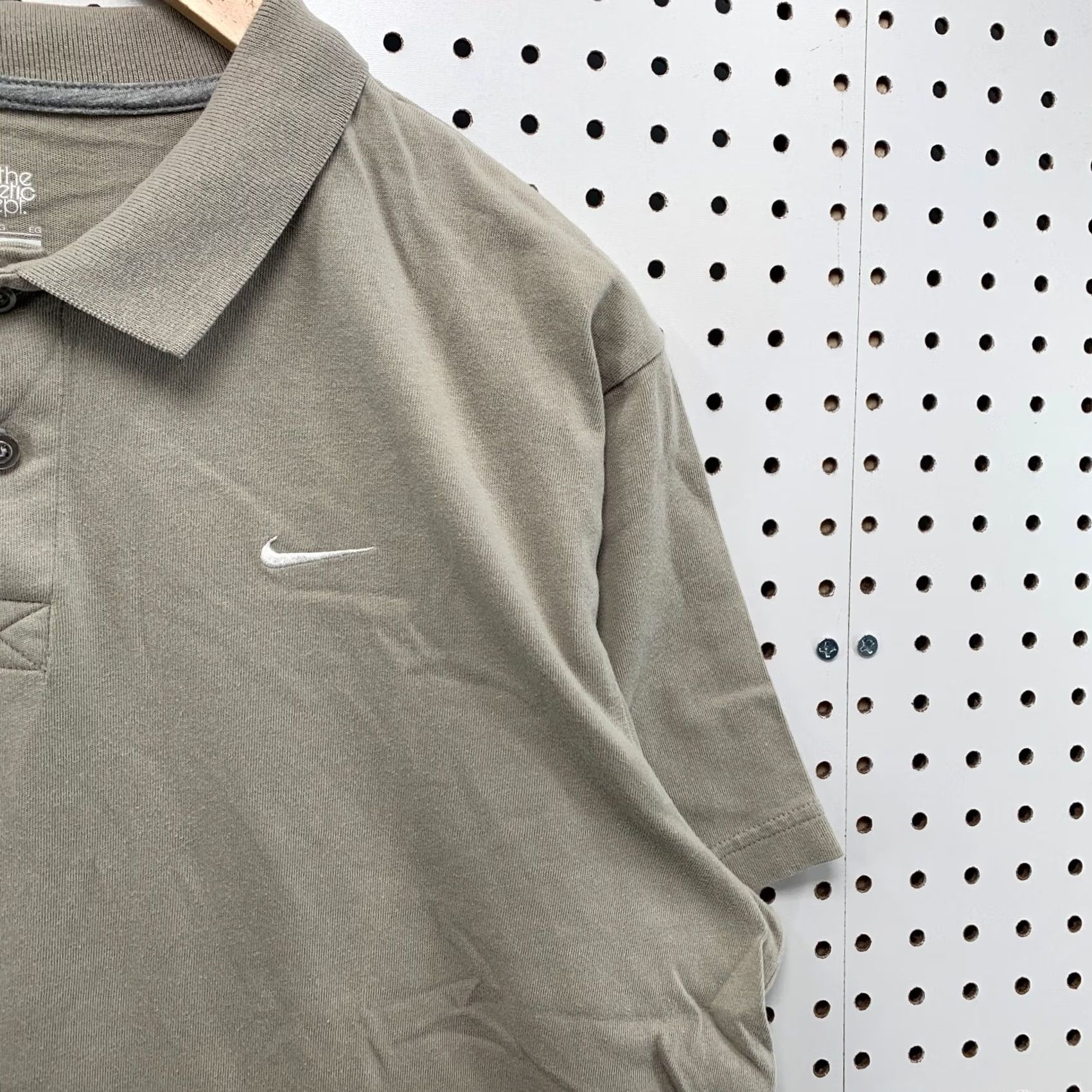 Nike VINTAGE Nike Polo Gray White Embroidered Swoosh Collared Mens XL Size US XL / EU 56 / 4 - 7 Thumbnail