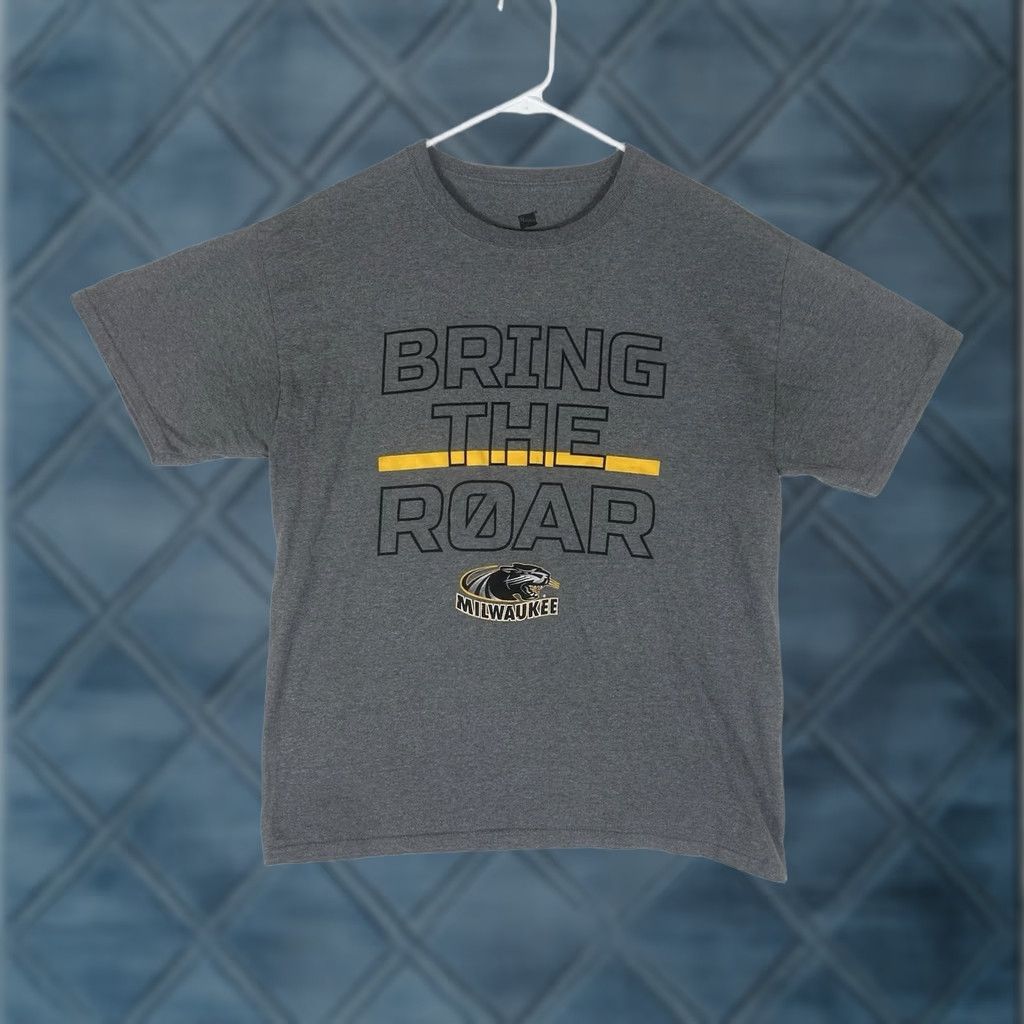 Hanes VINTAGE Milwaukee Panthers Bring The Roar T-Shirt Medium Gruber Graphic Print Hanes Gray Size US M / EU 48-50 / 2 - 1 Thumbnail