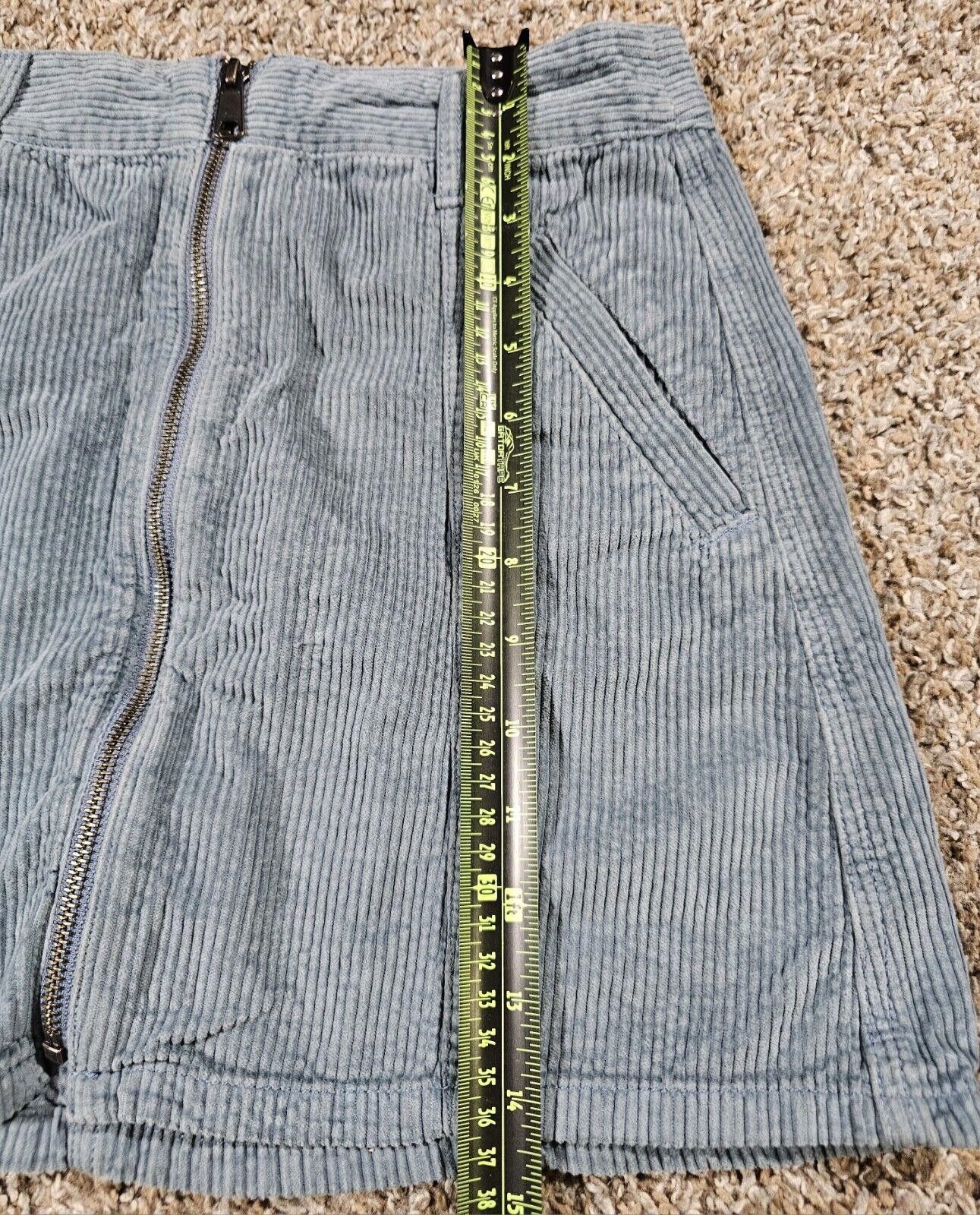 Designer American Eagle Skirt Women’s Size 2 Mini Skirt Corduroy Blue Size 26" / US 2 / IT 38 - 5 Thumbnail