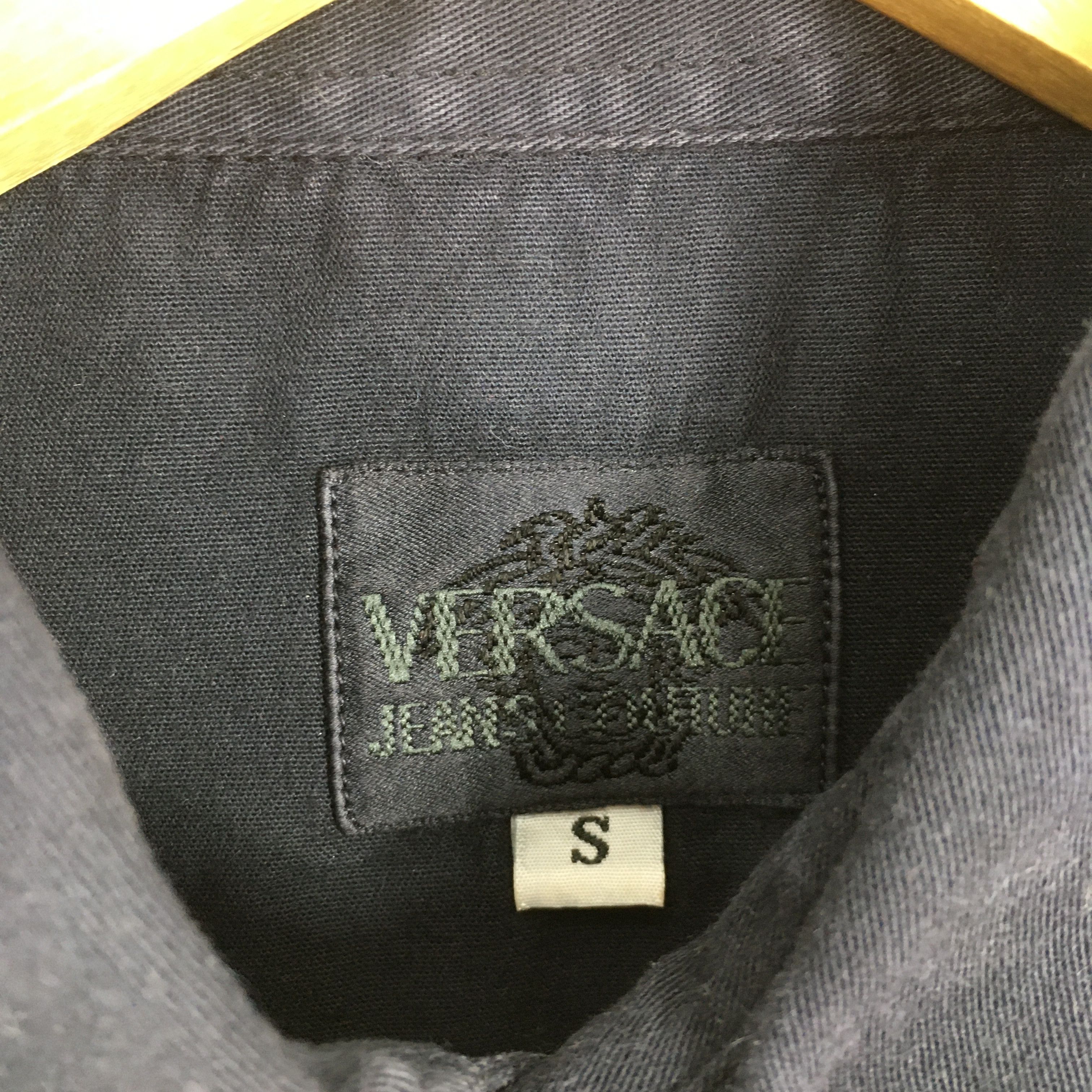 Versace Vintage 90s Versace Jeans Couture Black Shirt Small Size US S / EU 44-46 / 1 - 5 Thumbnail