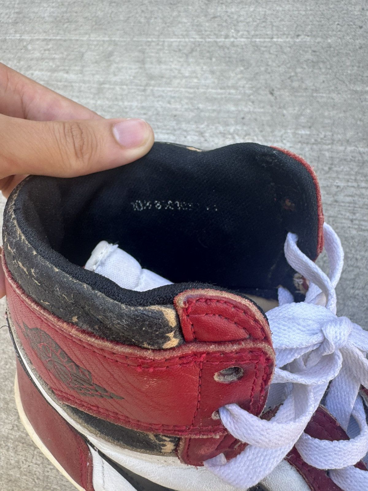 Nike × Vintage OG 1985 Air Jordan 1 Chicago Size US 10.5 / EU 43-44 - 9 Thumbnail