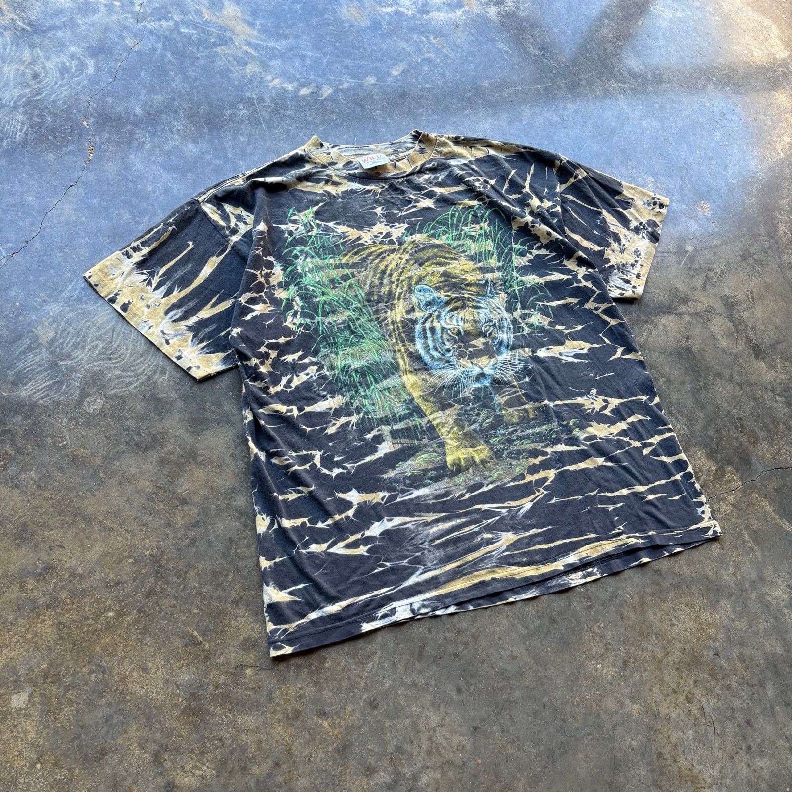 Vintage Crazy Vintage 90s Tiger nature t-shirt Size US XL / EU 56 / 4 - 2 Thumbnail