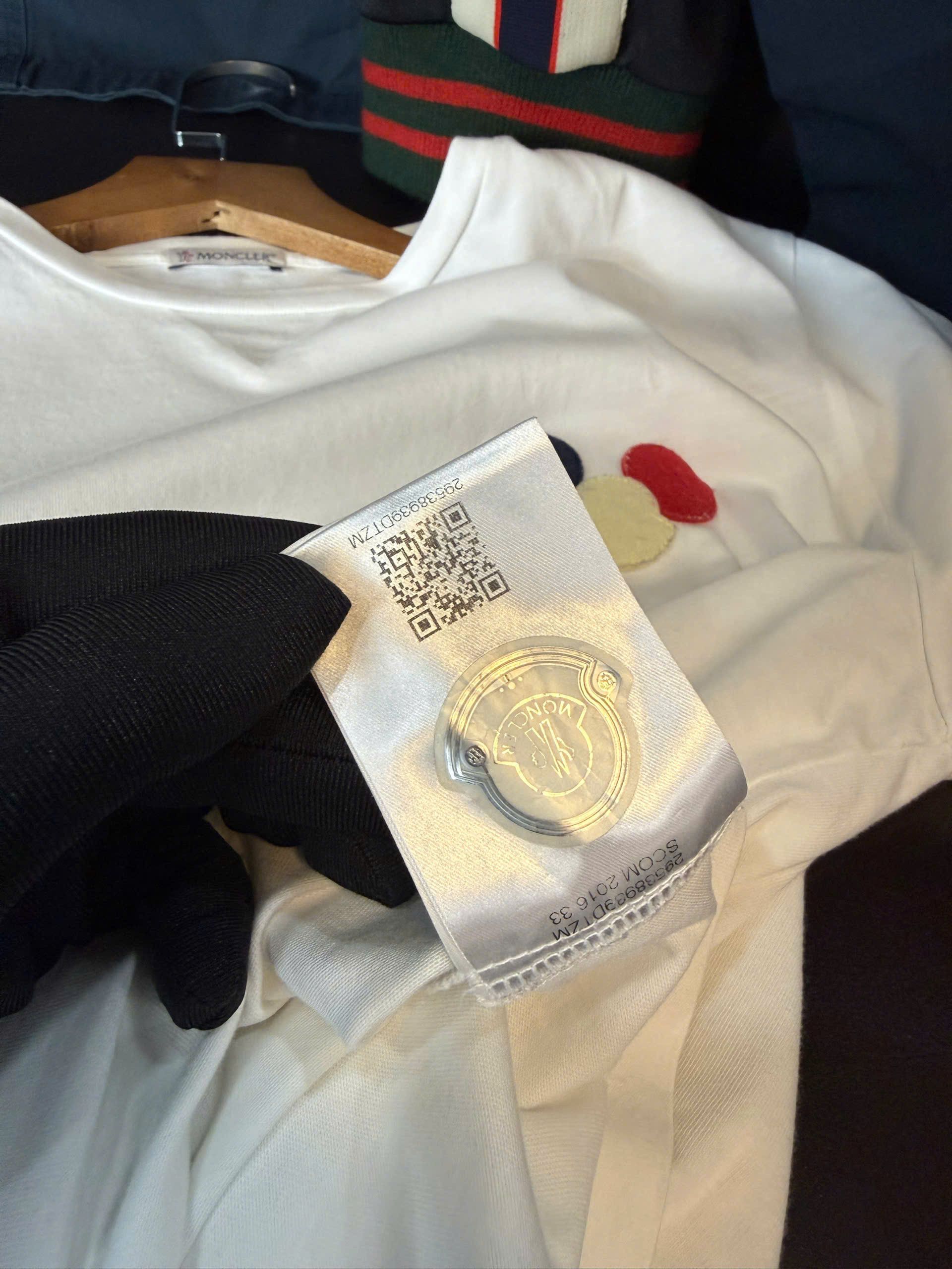 Moncler MONCLER T SHIRT Size US M / EU 48-50 / 2 - 9 Thumbnail
