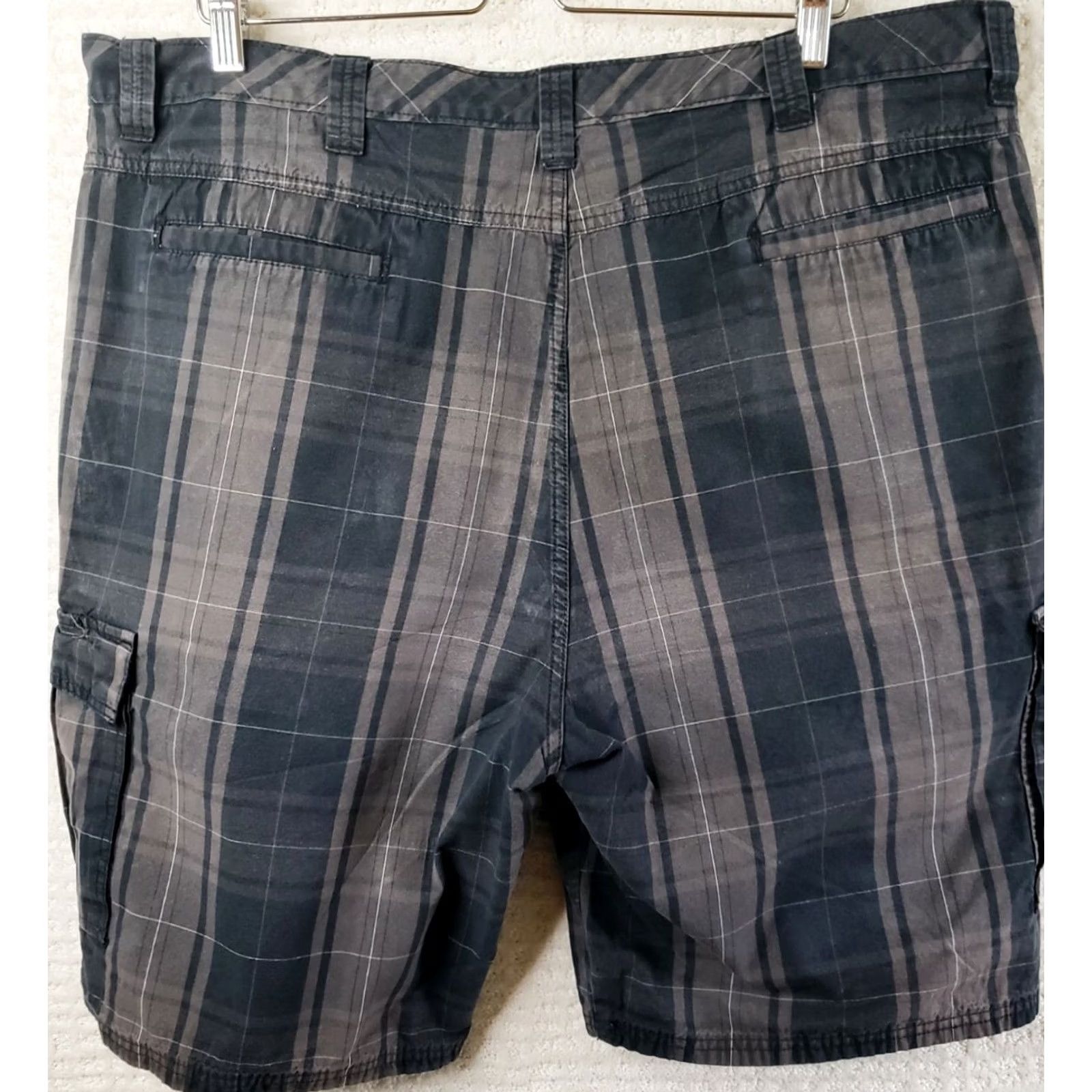 Wrangler Wrangler Men's 40 Flat-Front Relax Comfort-Fit Cargo Shorts Black Brown Plaid Size US 40 / EU 56 - 6 Thumbnail