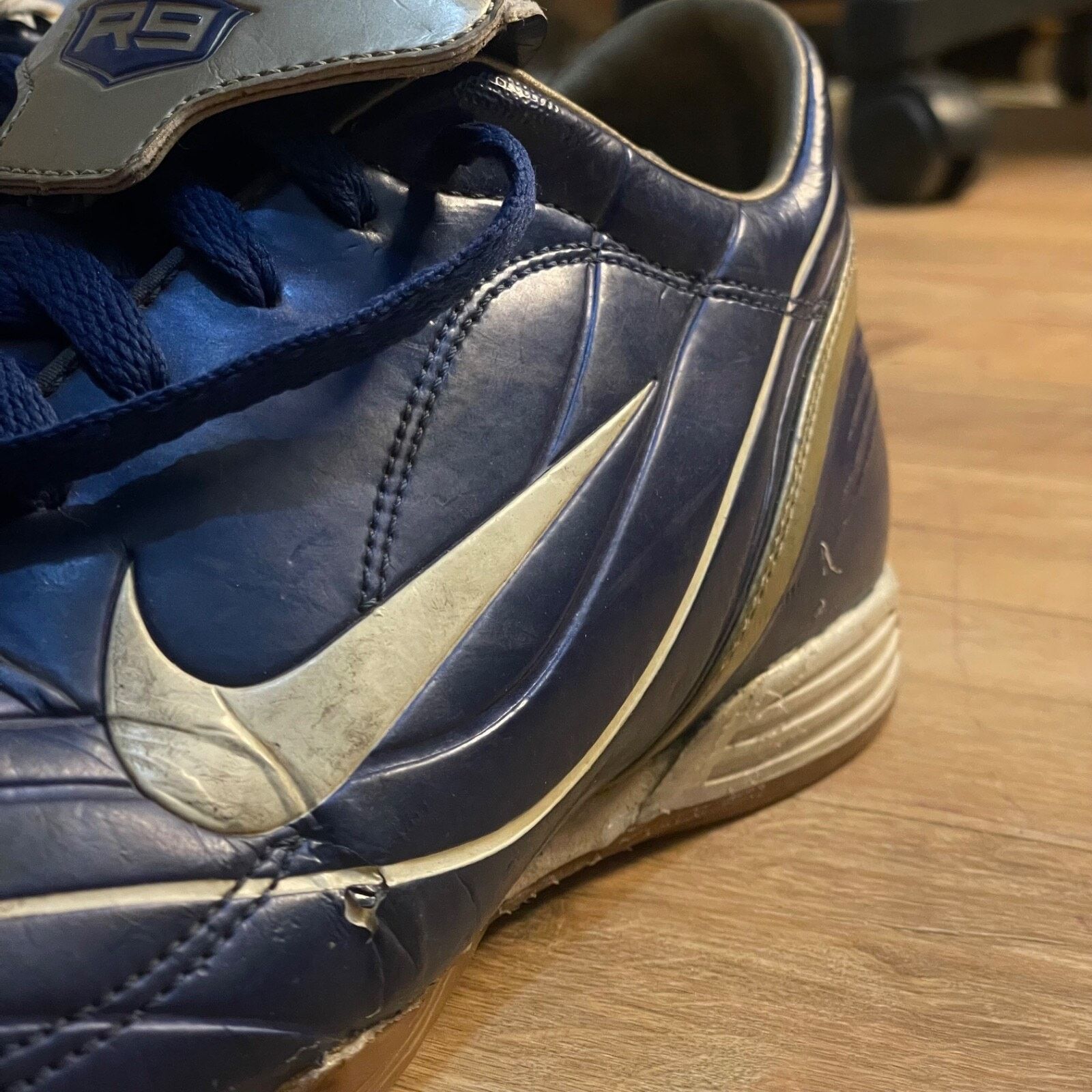 Nike VINTAGE Nike RONALDO indoor Shoes R9 Rare Football 2005 Size US 10 / EU 43 - 11 Thumbnail