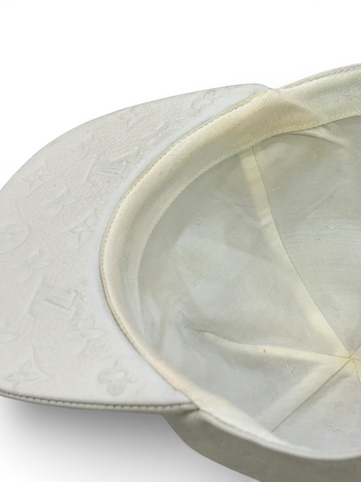 Louis Vuitton Louis Vuitton White Taurillon Monogram Hat Size ONE SIZE - 12 Thumbnail