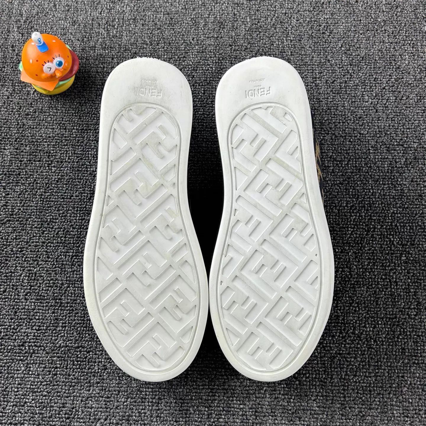 Fendi Fendi Monogram Sneakers EUR 35 Size US 4.5 / IT 34.5 - 6 Thumbnail