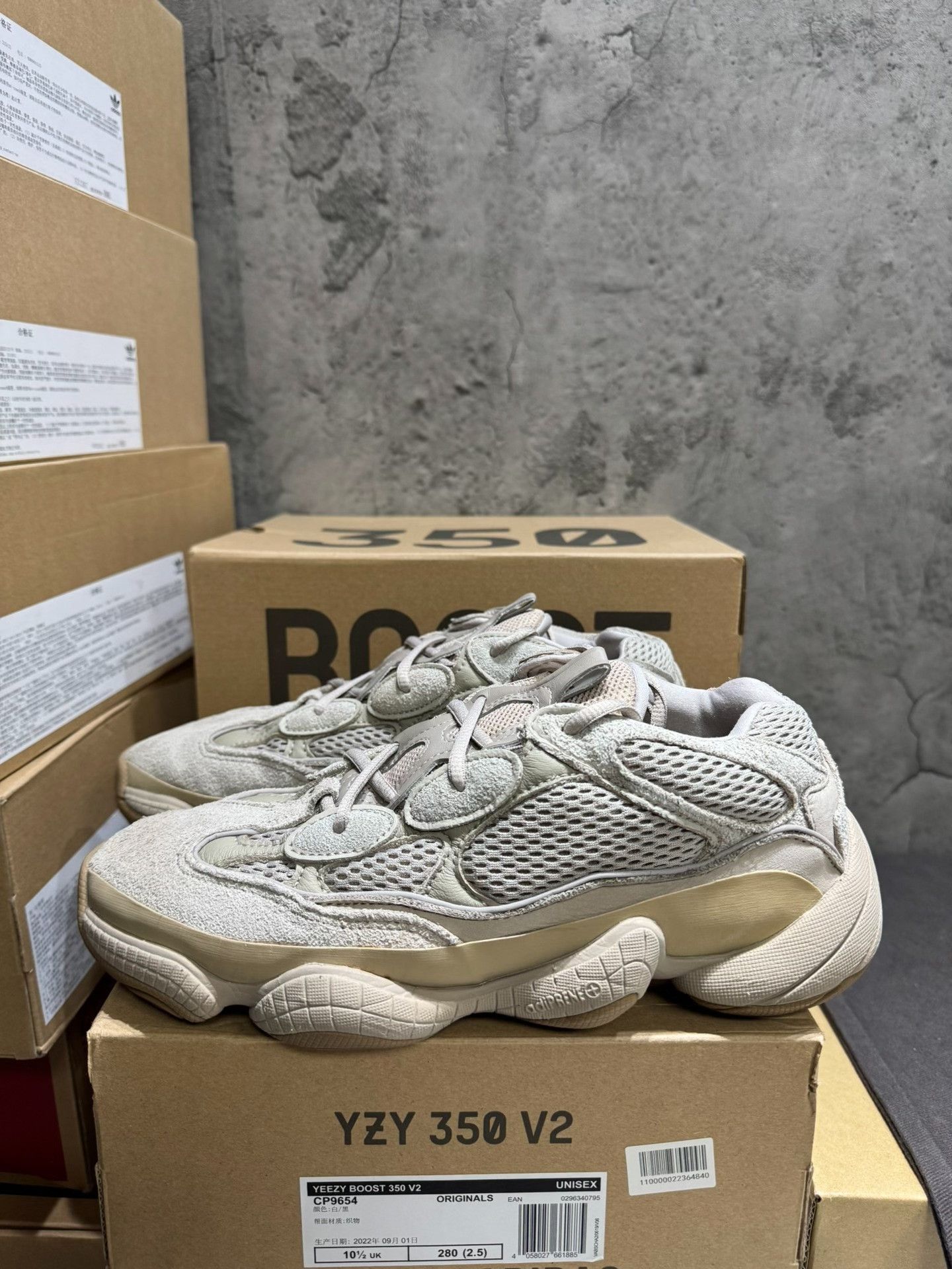 Adidas Adidas YEEZY500 Lowtop Sneakers 42 Men Size US 9 / EU 42 - 1 Thumbnail