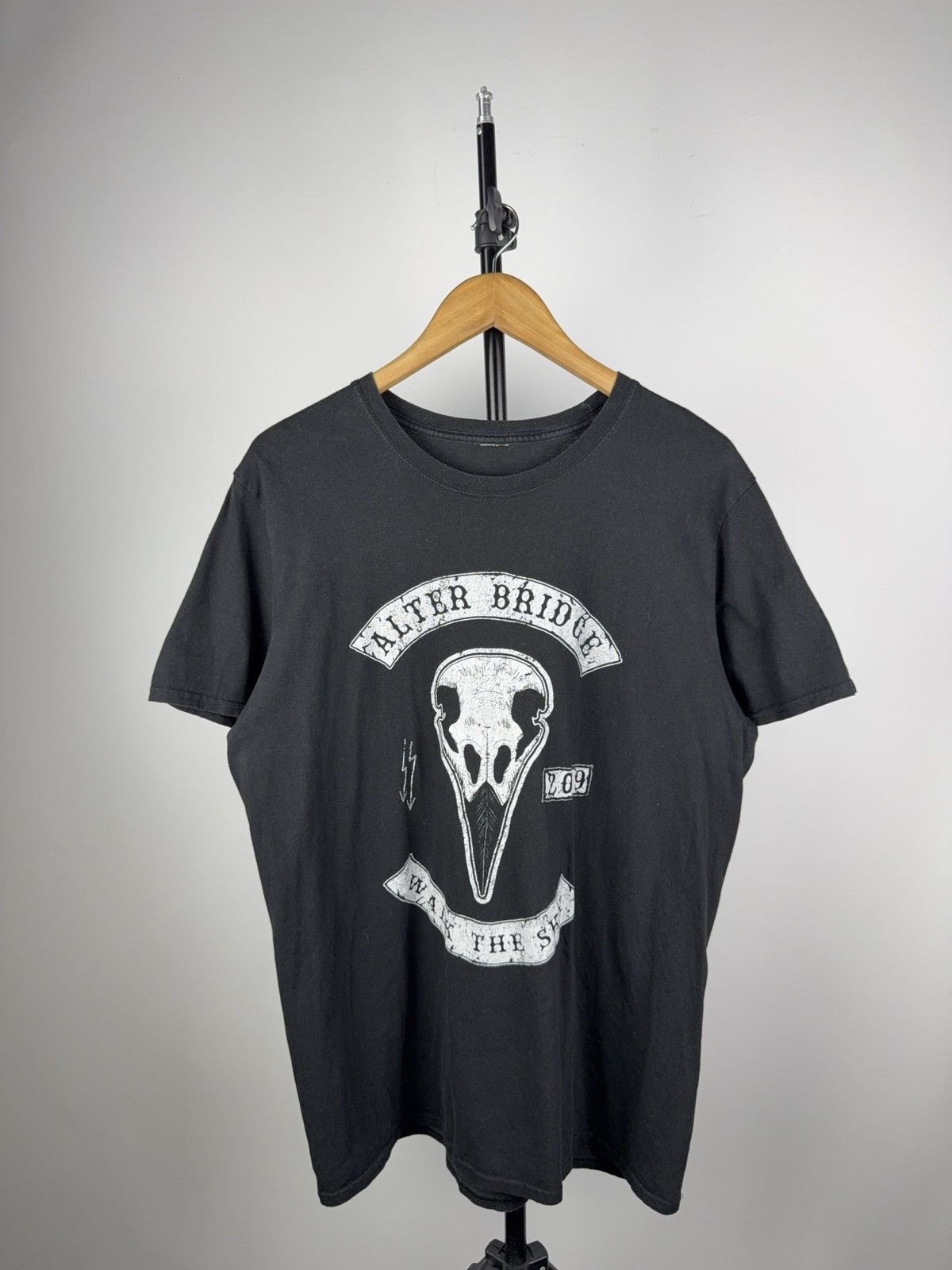 Band Tees 00s Rock Band 2019 Alter Bridge Walk the Sky Logo Tee Shirt Size US L / EU 52-54 / 3 - 1 Thumbnail