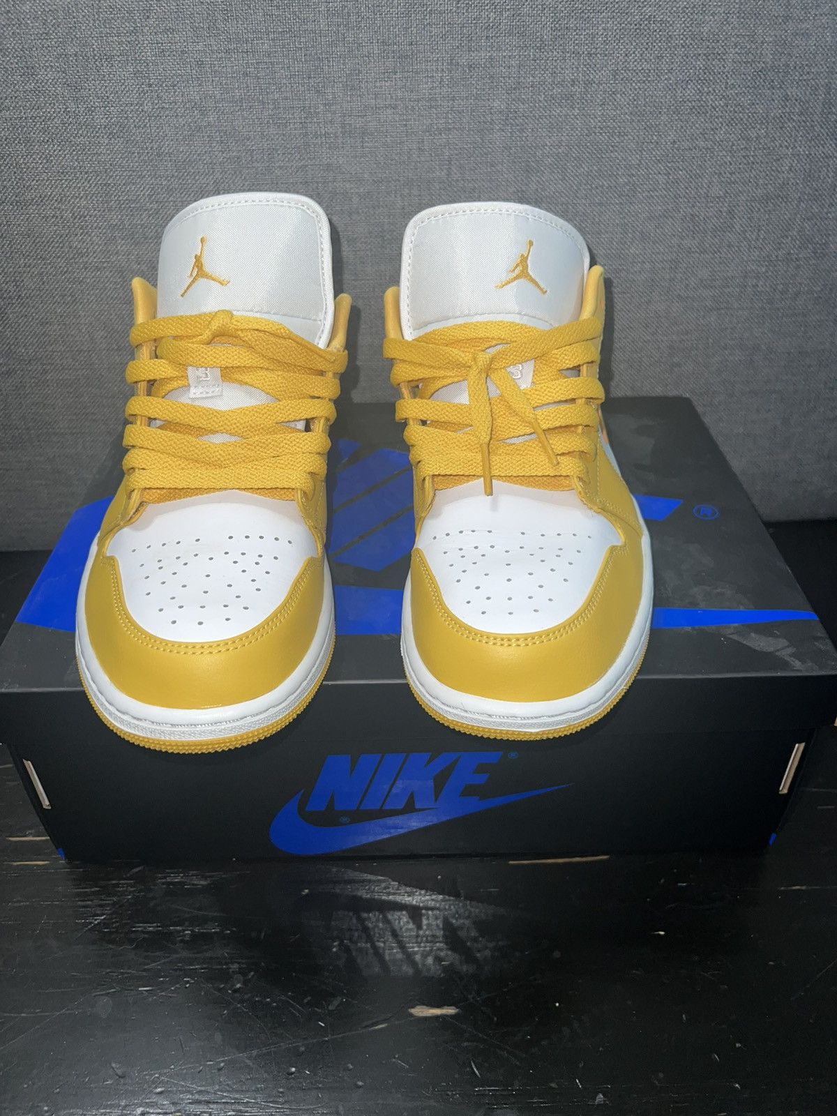 Jordan Brand × Nike Jordan 1 low Pollen Size US 9.5 / EU 42-43 - 2 Thumbnail