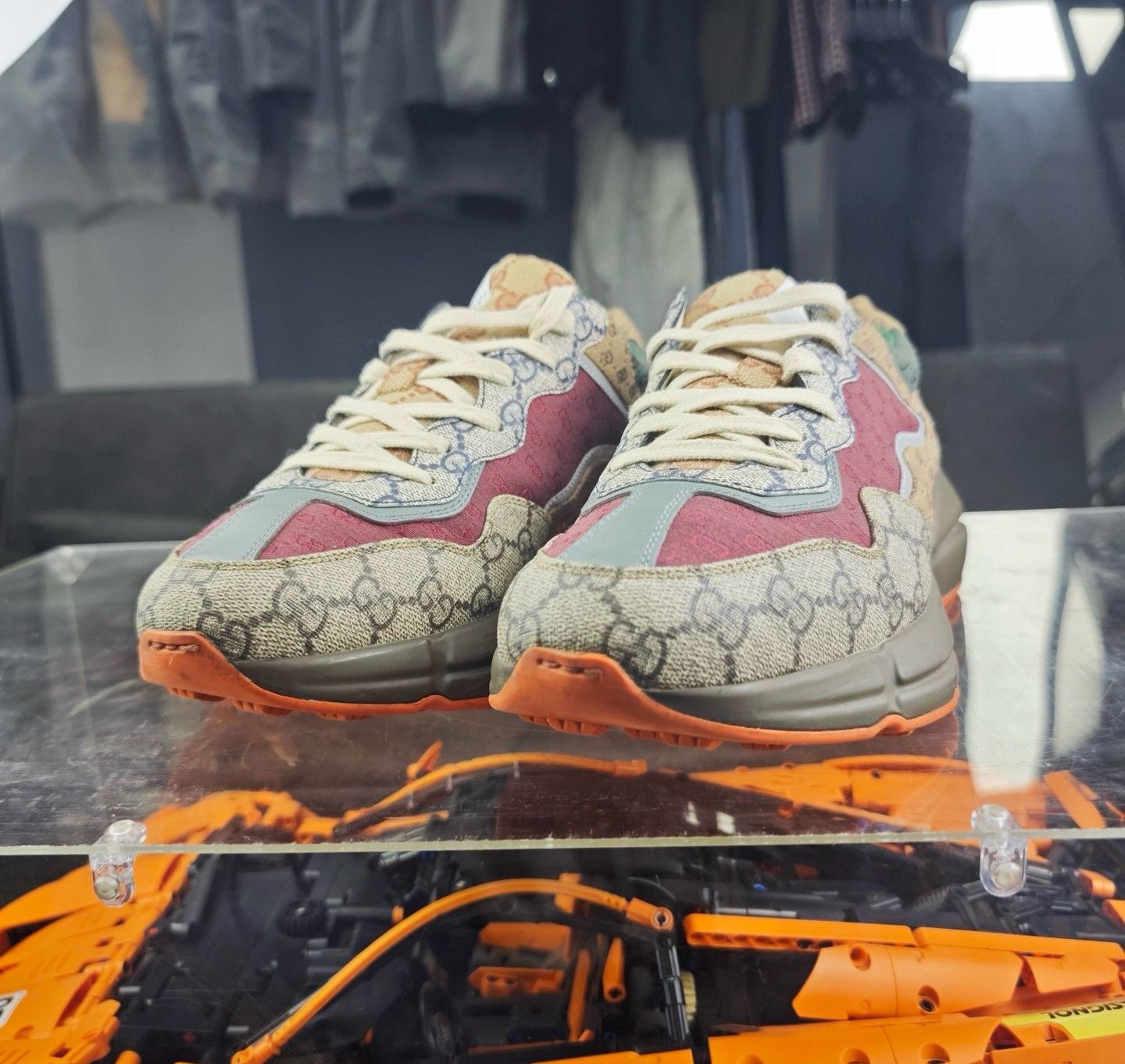 Gucci Gucci Retro Printed Lowtop Sneakers 9 Men Size US 9 / EU 42 - 1 Thumbnail