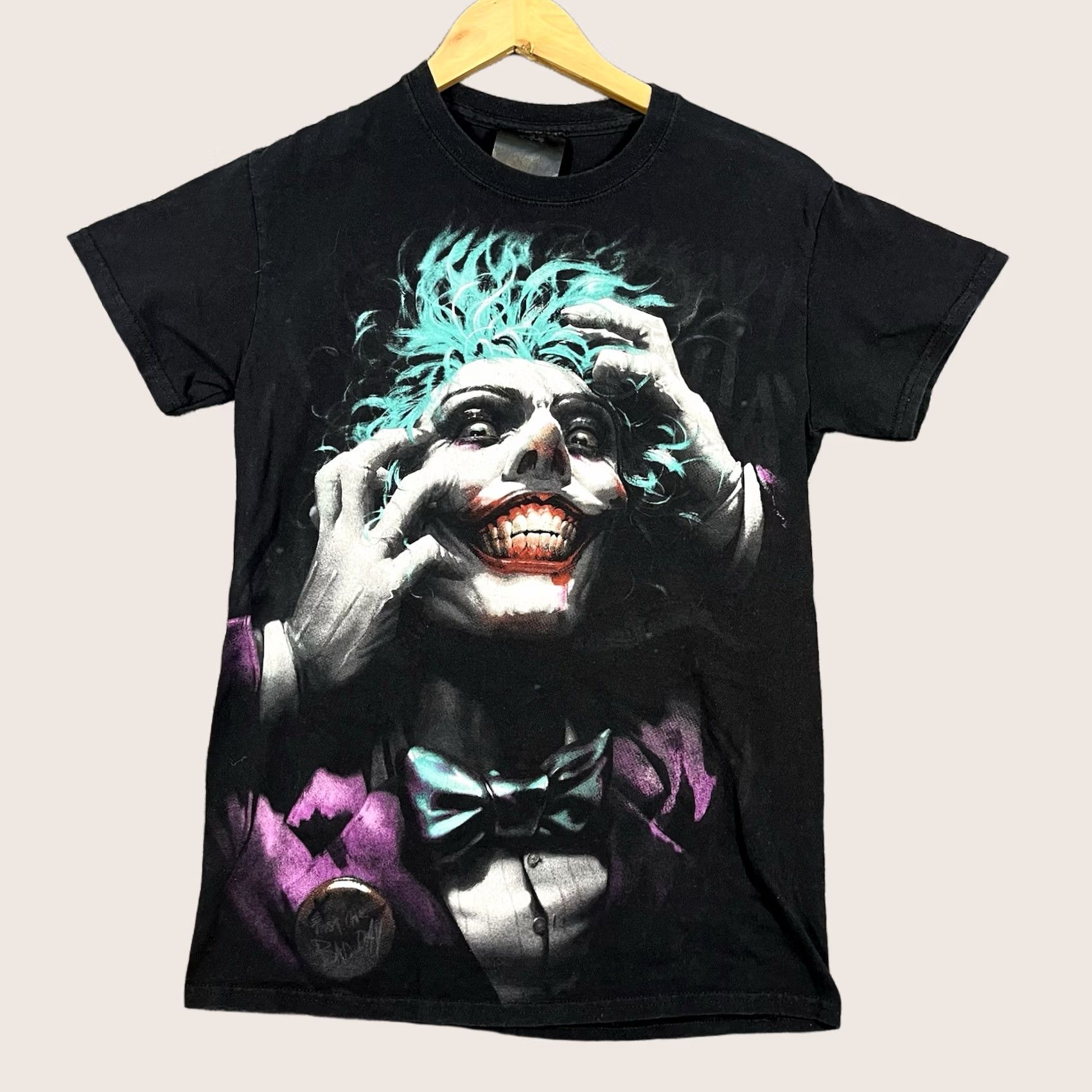 Gloverall VINTAGE Batman Joker Shirt Adult S Short Sleeve Crew Neck Black Cotton Graphic Print AOP Big Face 90s 2000s Mens Size US S / EU 44-46 / 1 - 1 Thumbnail