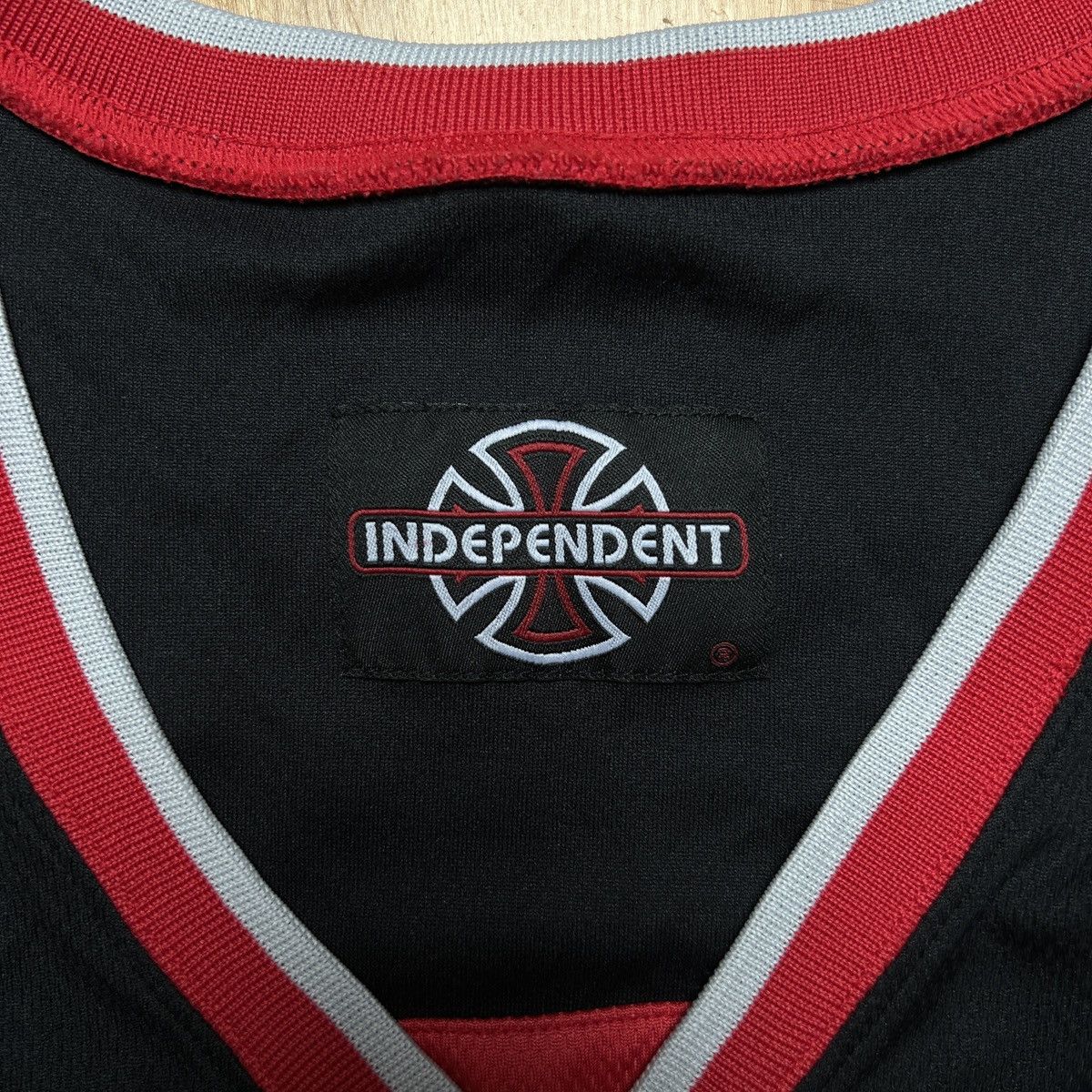 Independent Truck Co. × Vintage Vintage 00s Independent jersey black skate Size US S / EU 44-46 / 1 - 4 Thumbnail