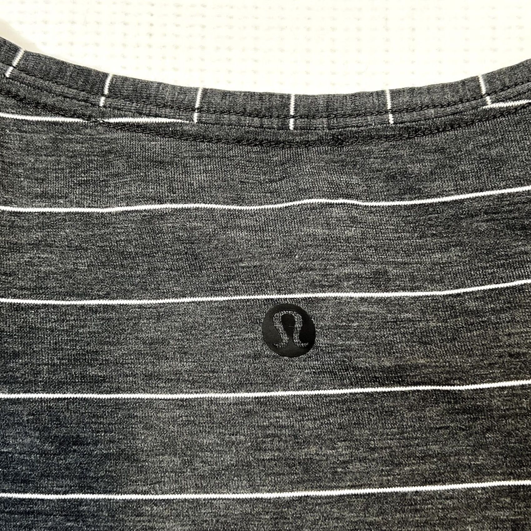 Lululemon VINTAGE? No. (Original says Vintage: No) Size M / US 6-8 / IT 42-44 - 7 Thumbnail