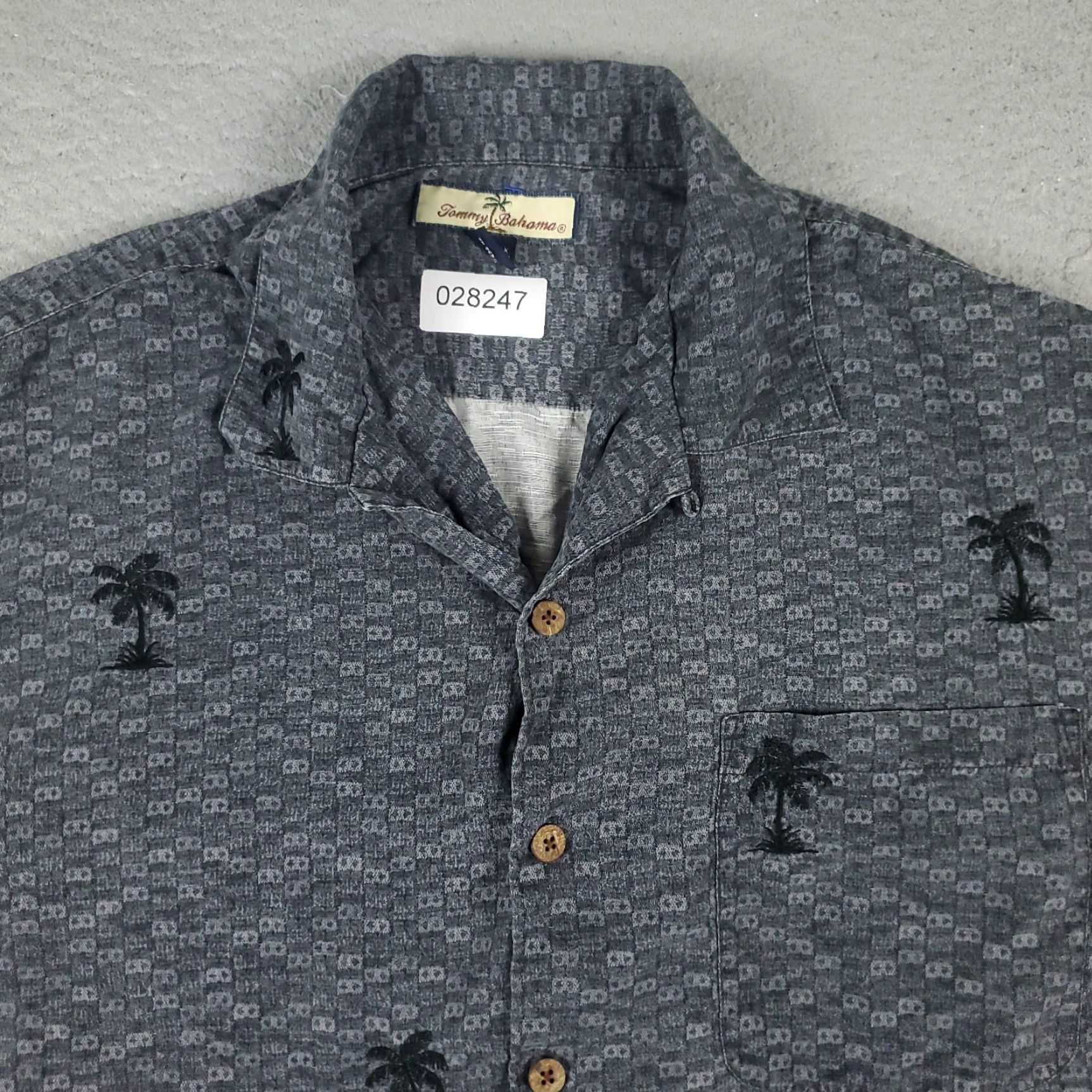 Tommy Bahama TOMMY BAHAMA Shirt Mens Large Gray Floral Tropical Aloha Camp Hawaiian Button-Up Size US L / EU 52-54 / 3 - 2 Thumbnail