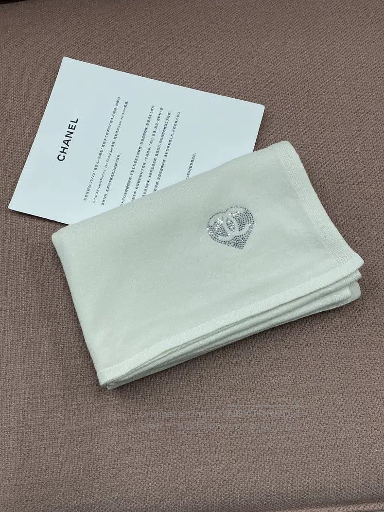 Chanel Chanel Love rhinestone double C cashmere scarf Size ONE SIZE - 5 Thumbnail