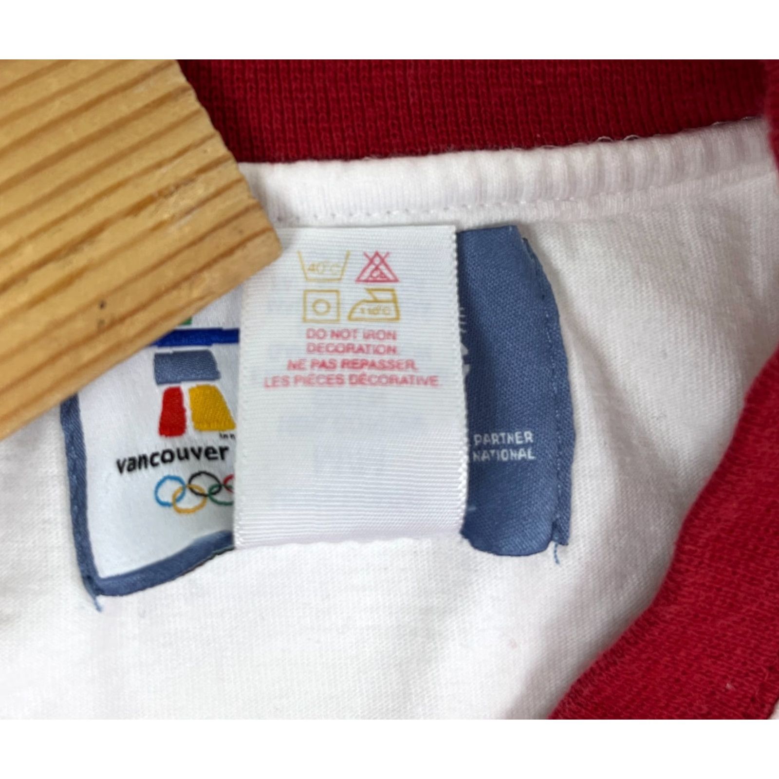 Vintage VINTAGE Nike T-Shirt Men 2010 Olympic Winter Games Vancouver HBC Made in Canada Sz M White 100% Cotton Graphic Print Size US M / EU 48-50 / 2 - 6 Thumbnail