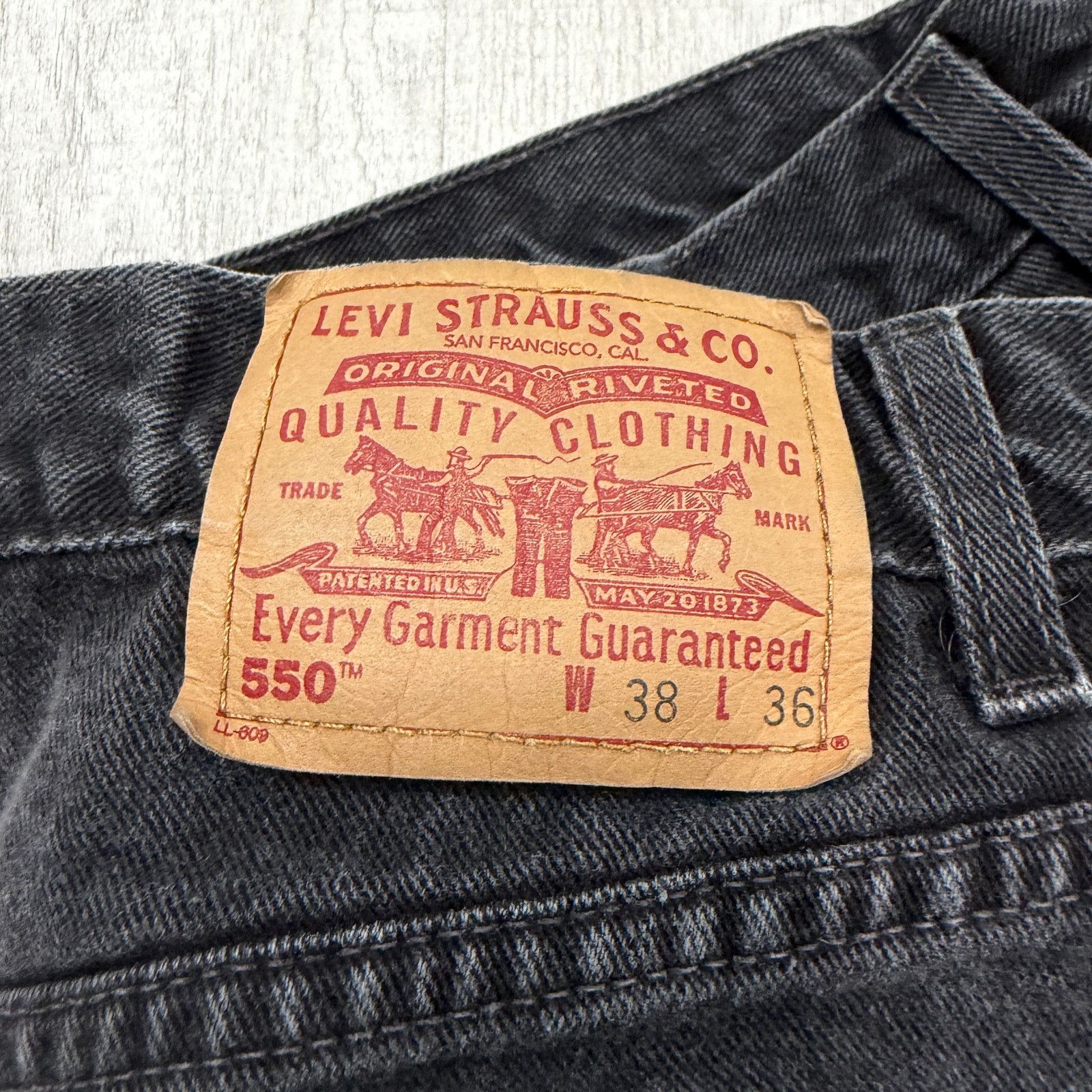 Levi's Vintage Levis 550 Jeans Men's 38x36 Black Relaxed Fit Denim Size US 38 / EU 54 - 6 Thumbnail