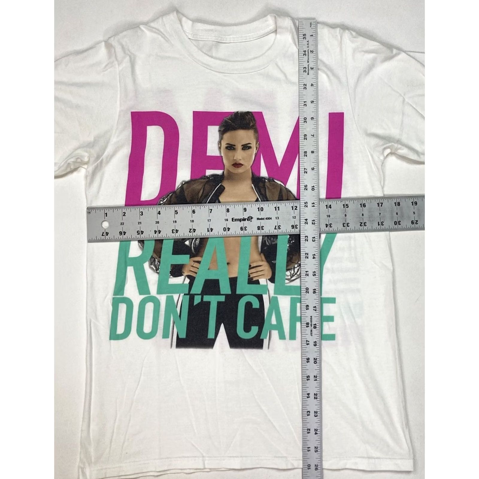 Anvil Output: Demi Lovato I Really Don't Care World Tour 2014 Graphic Shirt Women Small Size S / US 4 / IT 40 - 7 Thumbnail