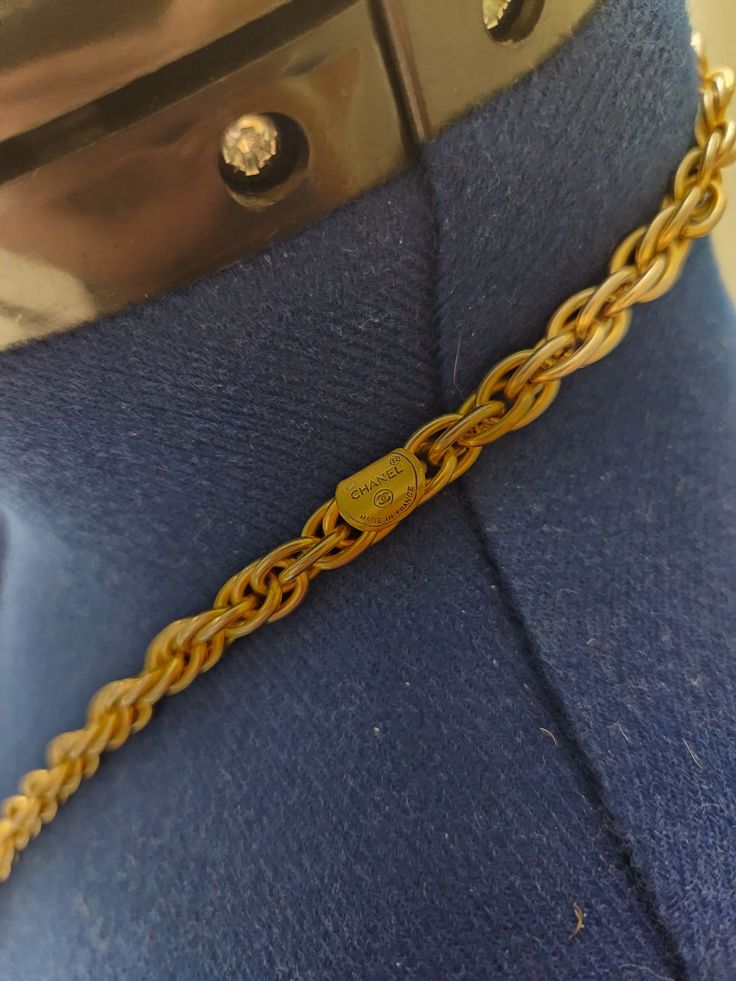 Archival Vintage CHANEL Medallion chain - View 3