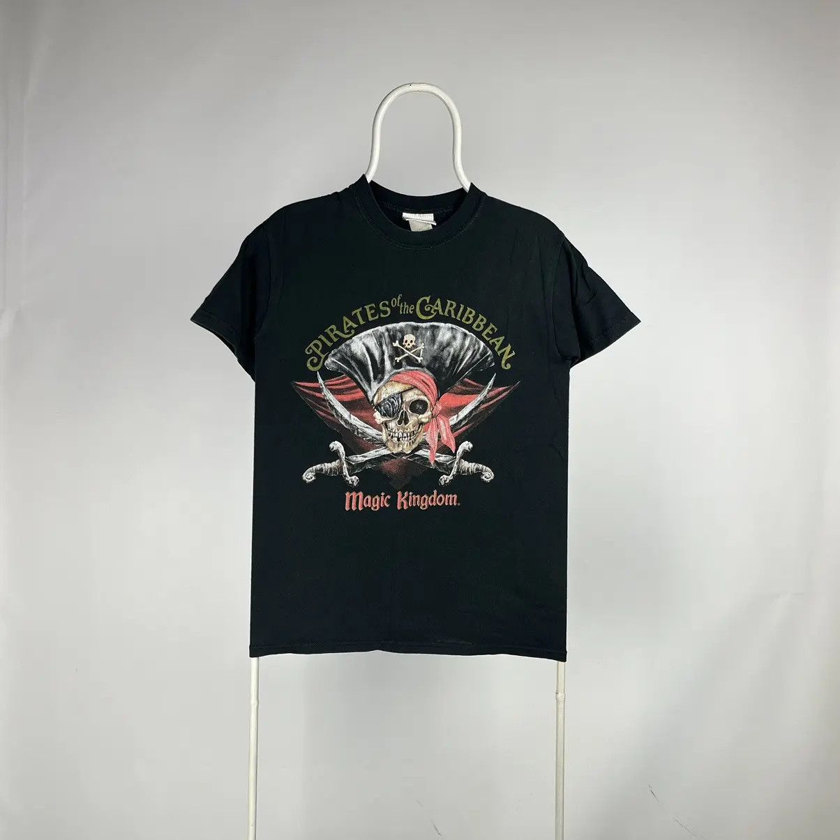 Band Tees Movie Pirates of the Caribbean Tshirt Magic Kingdom size L Size US S / EU 44-46 / 1 - 1 Thumbnail