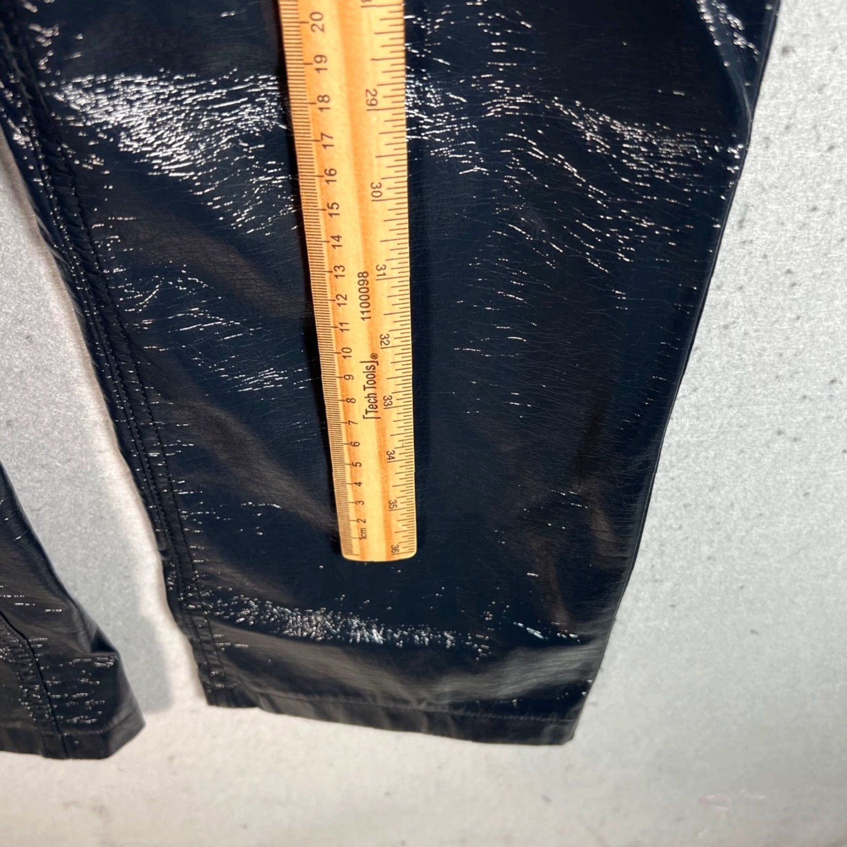 Abercrombie & Fitch VINTAGE Abercrombie & Fitch 90s Ultra High Rise Straight Pants Faux Patent Leather 27/4 Women's Pants Black 90s Straight Ankle Womens 4 Size 27" / US 4 / IT 40 - 6 Thumbnail