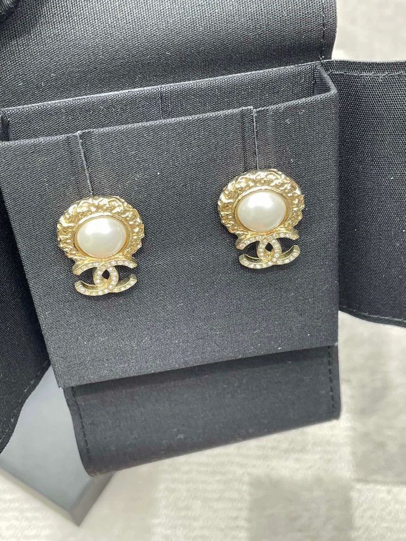 Chanel Chanel Pearl CC Logo Earrings Size ONE SIZE - 4 Thumbnail
