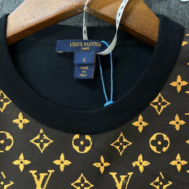 Louis Vuitton Louis Vuitton Brown full print chest logo short sleeve Size S / US 4 / IT 40 - 3 Thumbnail