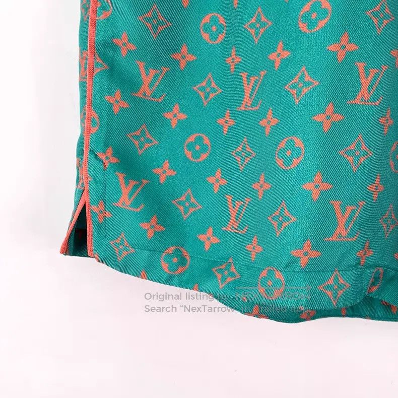 Louis Vuitton Louis Vuitton size US 46 Lake green logo, old flower, print Size US 30 / EU 46 - 4 Thumbnail