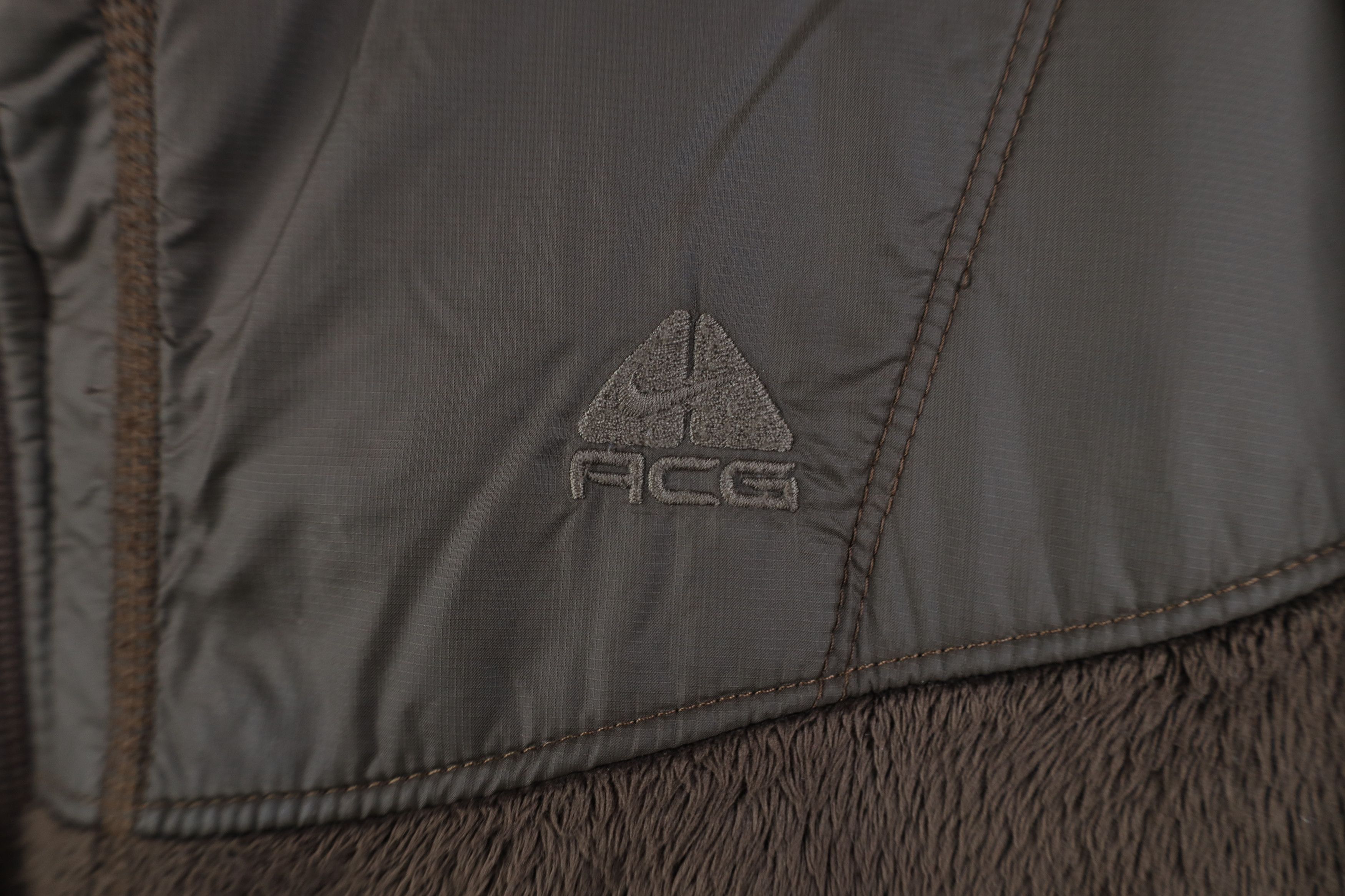 Nike Vintage Y2K Nike ACG Swoosh Deep Pile Fleece Jacket Brown Size US XL / EU 56 / 4 - 4 Thumbnail