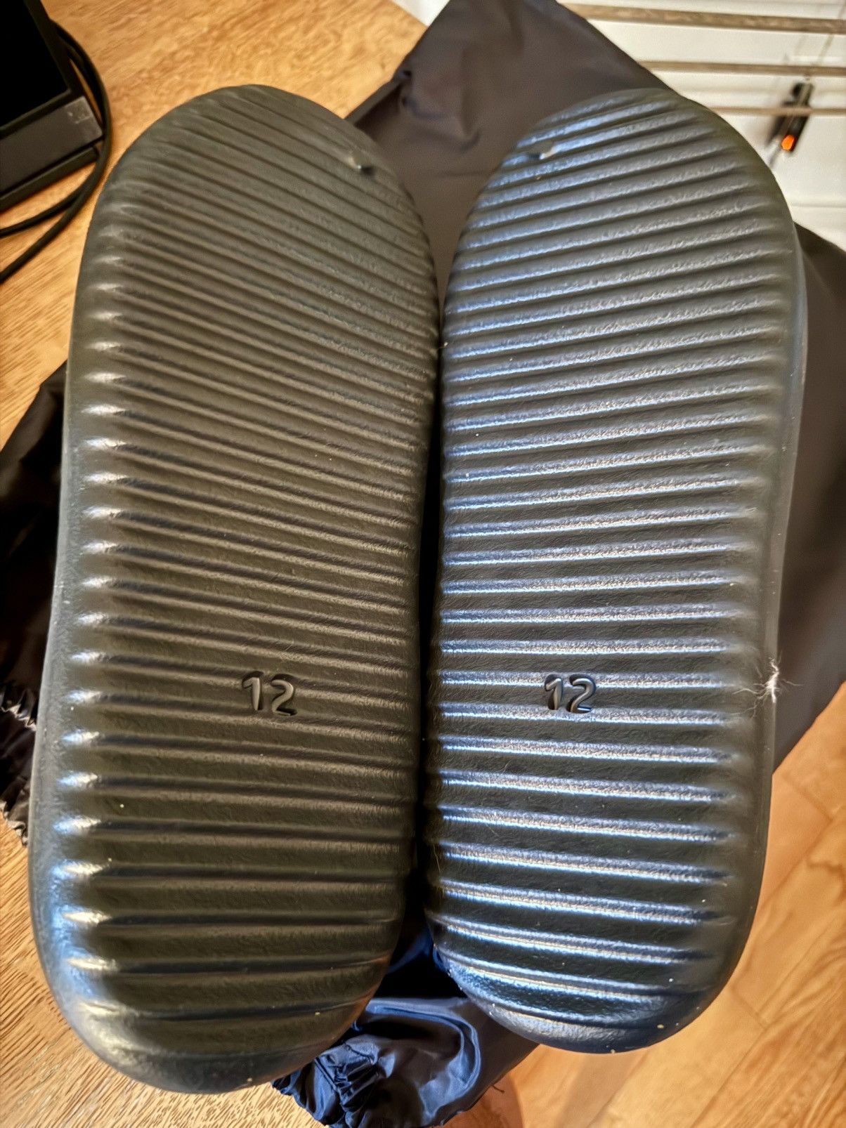 Yeezy YZY SL-01 — DS Size 12 Size US 12 / EU 45 - 4 Thumbnail