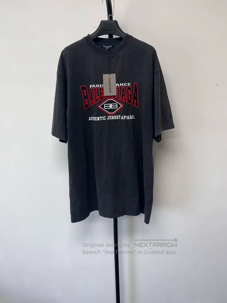 Balenciaga Balenciaga Batman Logo Letter Retro Distressed Short Sleev Size US S / EU 44-46 / 1 - 1 Thumbnail