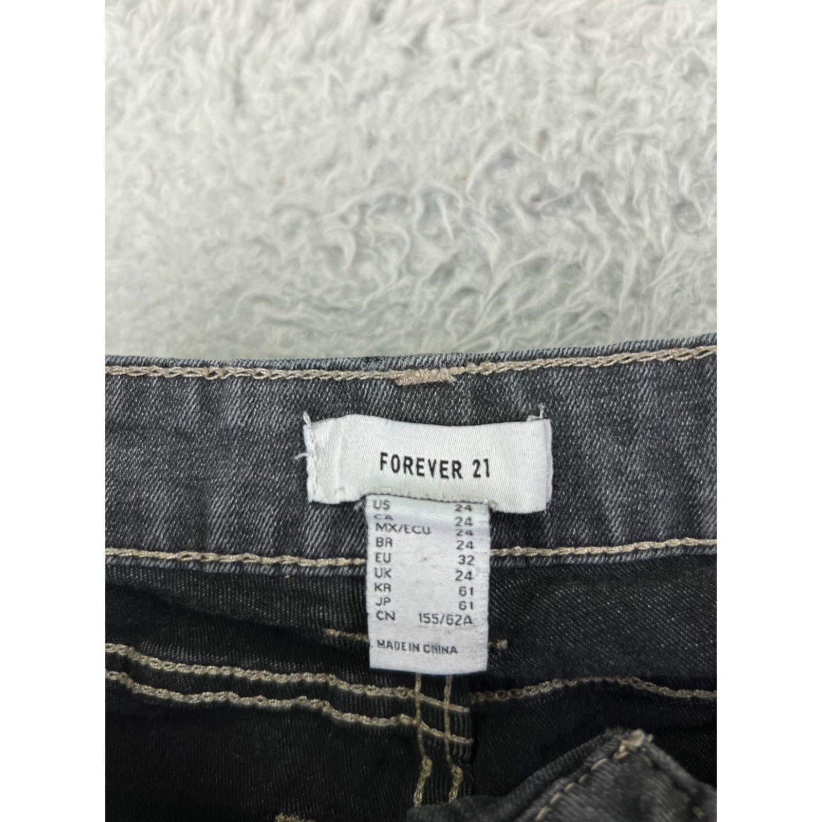 Forever 21 Forever 21 Jeans Women 24 Gray Denim Flared High Rise 5-Pocket Cotton Inseam 30 Womens Size 42" / US 20 - 6 Thumbnail