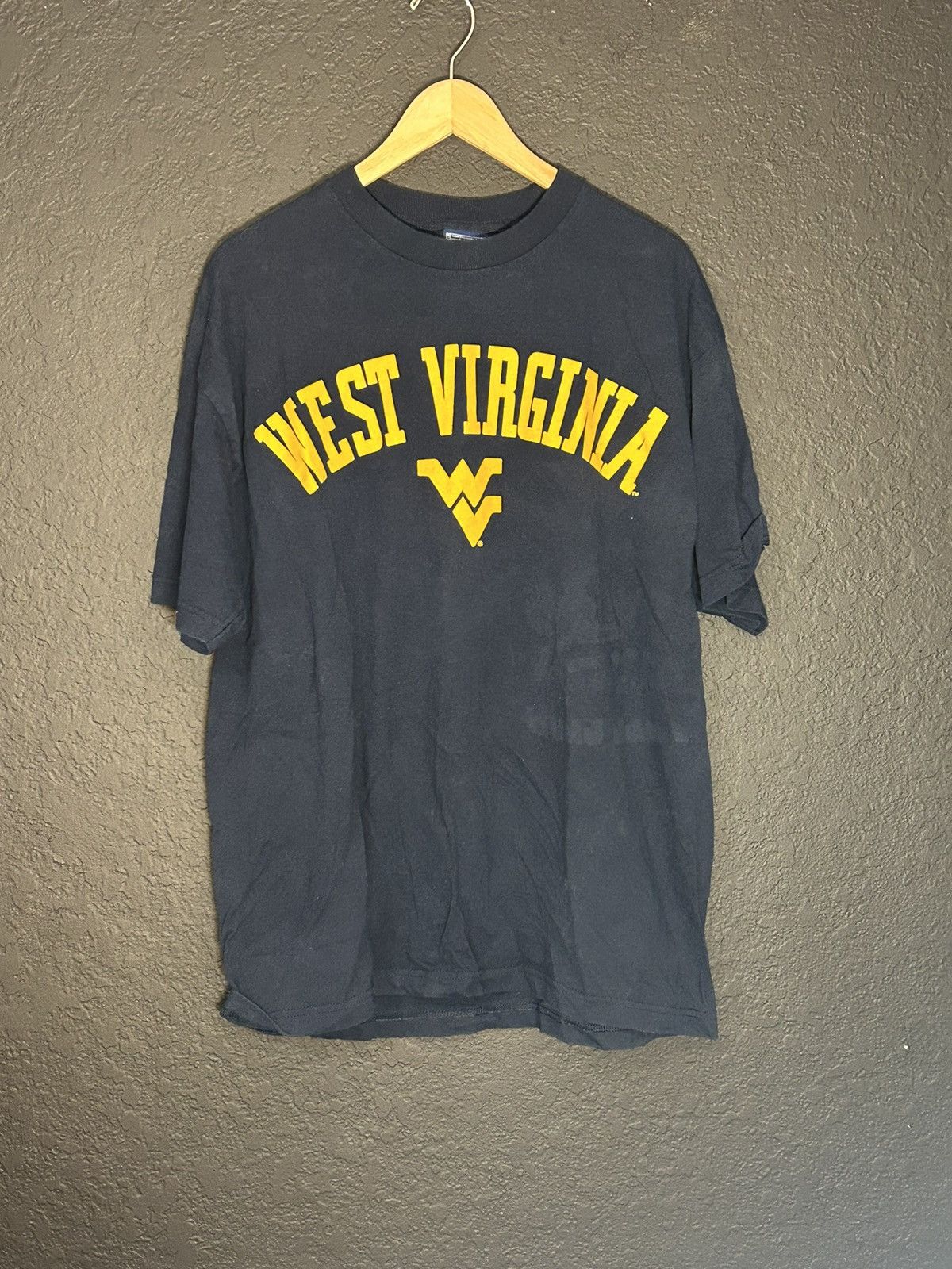 NCAA × Vintage Champs West Virginia T Shirt Size US L / EU 52-54 / 3 - 1 Thumbnail