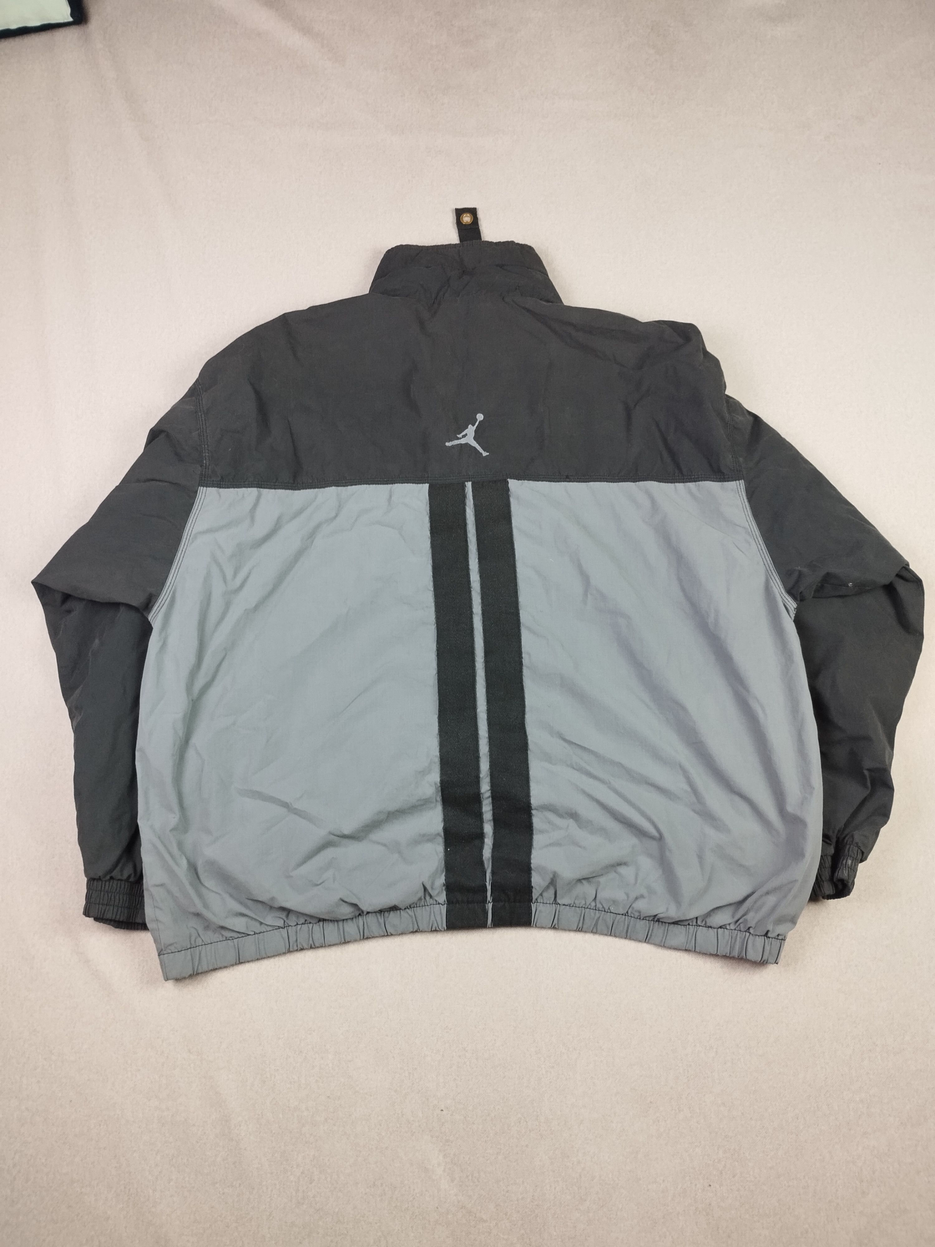 Jordan Brand × Nike × Vintage vintage nike jordan tack jacket black grey centerlogo Size US XL / EU 56 / 4 - 2 Thumbnail