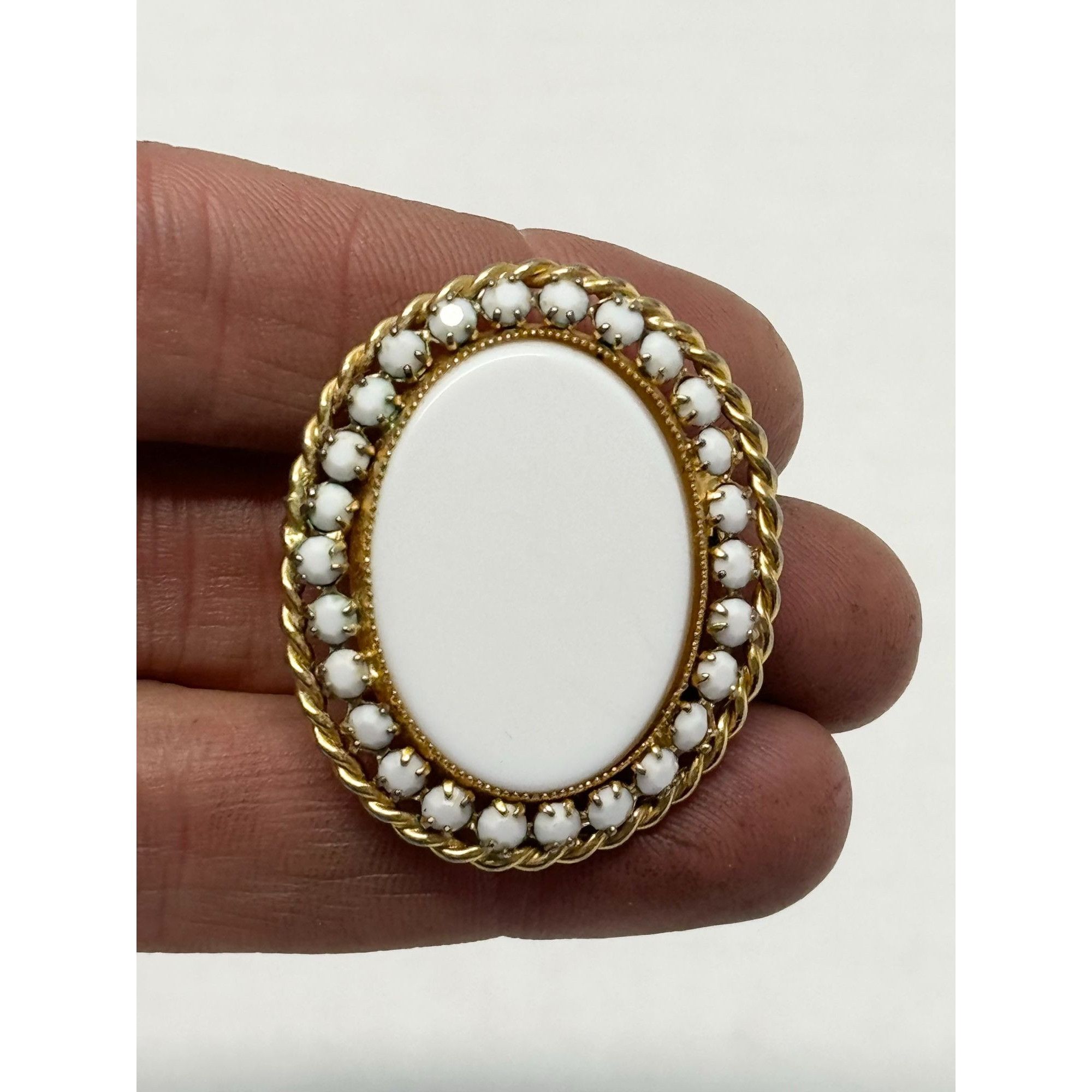 Vintage Vintage white milk glass rhinestone brooch pin Size ONE SIZE - 4 Thumbnail