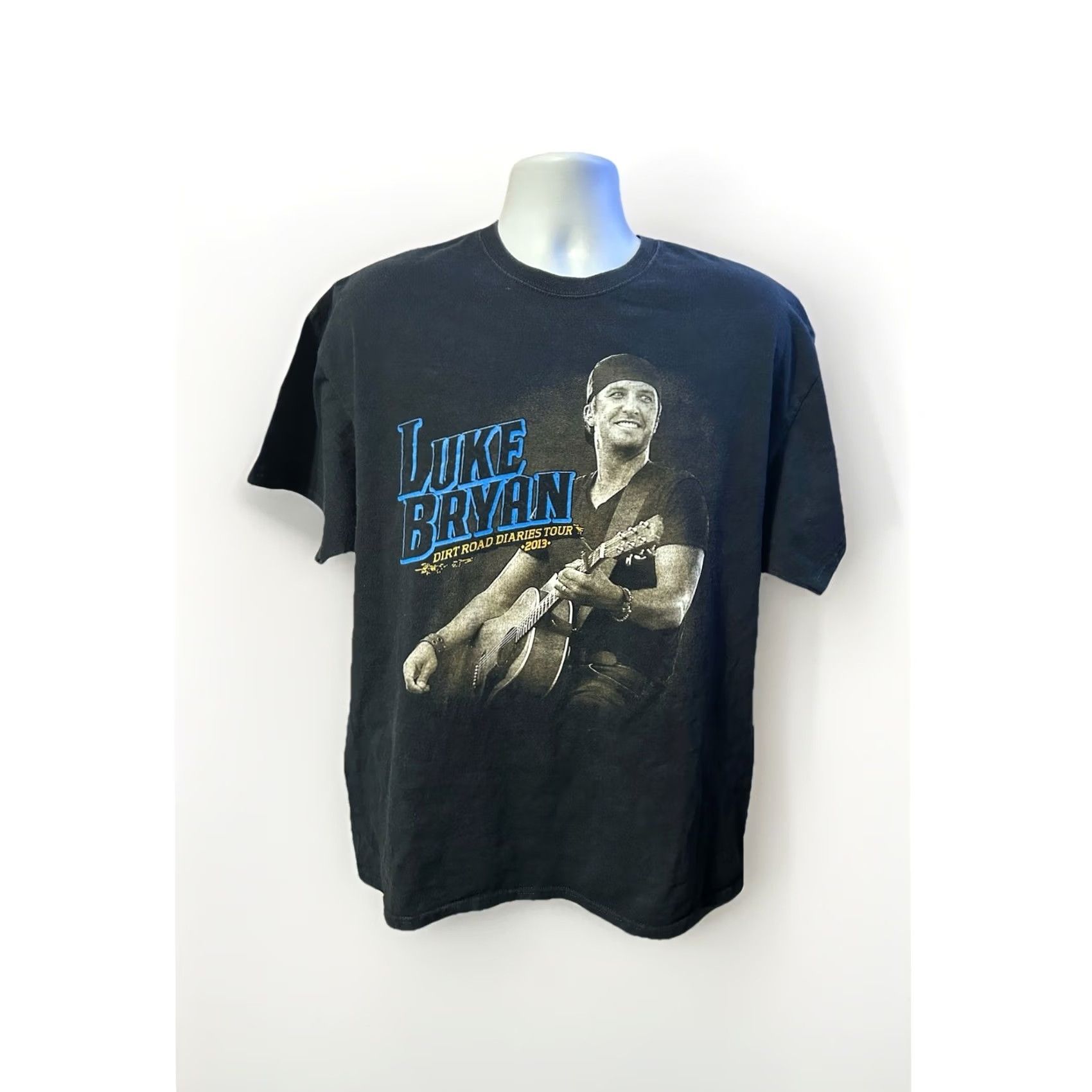 Gildan VINTAGE Luke Bryan Dirt Road Diaries 2013 Tour Shirt Adult XL Black Short Sleeve Gildan Ultra Cotton Logo Graphic Print Unisex Mens Womens Size US XL / EU 56 / 4 - 5 Thumbnail