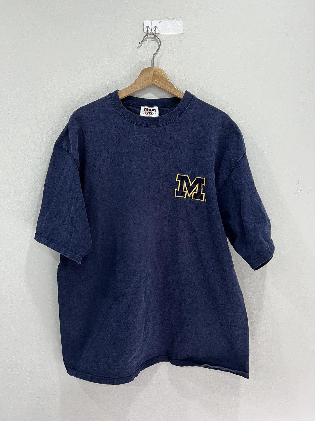 Vintage Vintage 90s Michigan Wolverines Tee Shirt Size US XL / EU 56 / 4 - 1 Thumbnail
