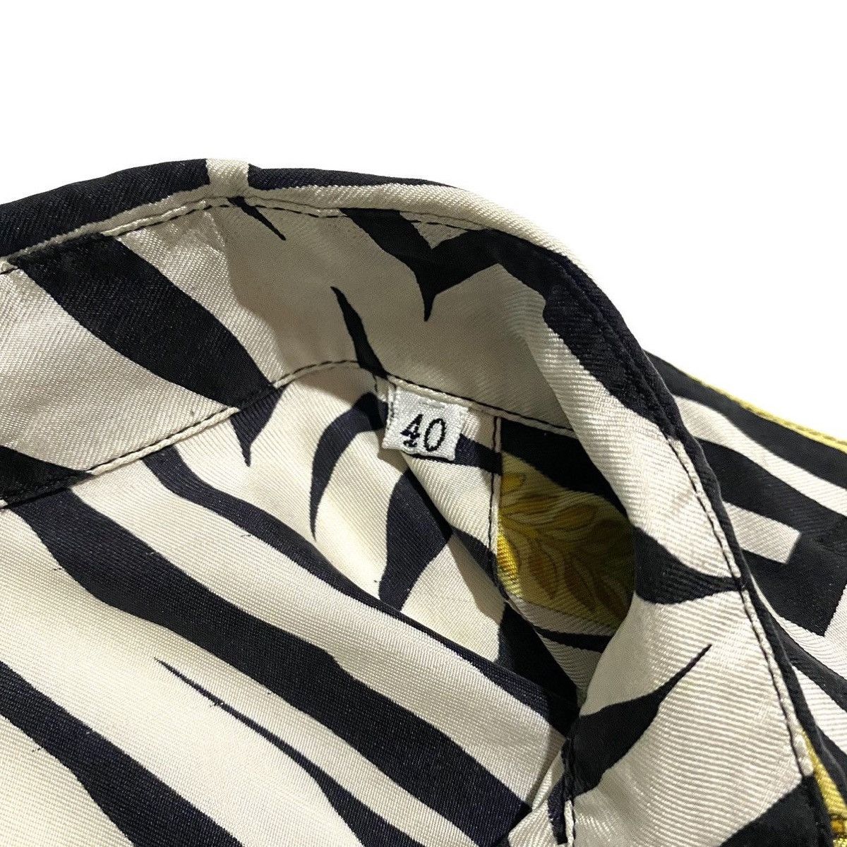 Designer × Versace GIANNI VERSACE SILK SHIRT ZEBRA UNISEX Size US S / EU 44-46 / 1 - 3 Thumbnail