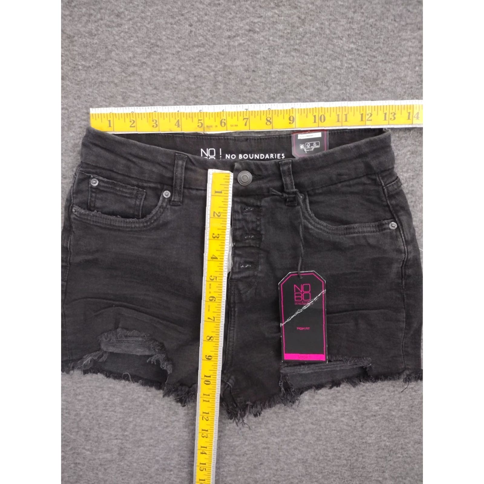 Vintage No Boundaries Shorts Juniors Size 9 Denim Black 5-Pocket Low Rise Casual Travel 90s Curvy Womens Size 30" / US 8 / IT 44 - 4 Thumbnail