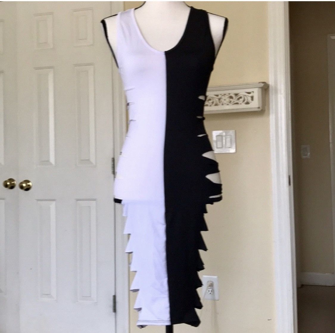 Other BODY CENTRAL PLUNGE SIDE LADDER CUT OUT BODYCON DRESS SIZE S Size S / US 4 / IT 40 - 1 Thumbnail