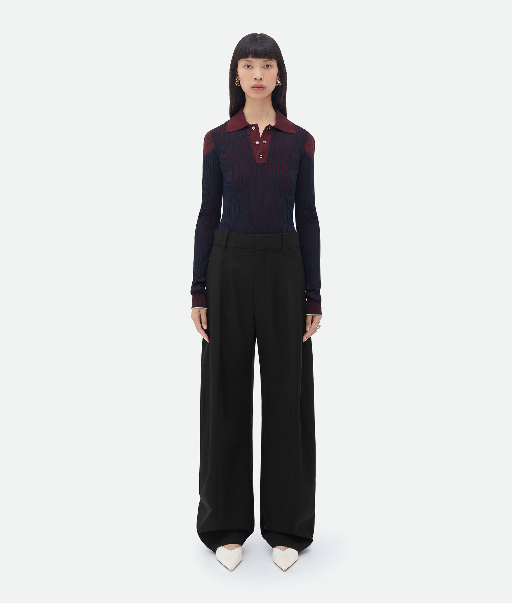 Bottega Veneta o1bcso1str0225 Straight Leg Wool Pant in Black Size 25" / US 0 / IT 36 - 1 Thumbnail