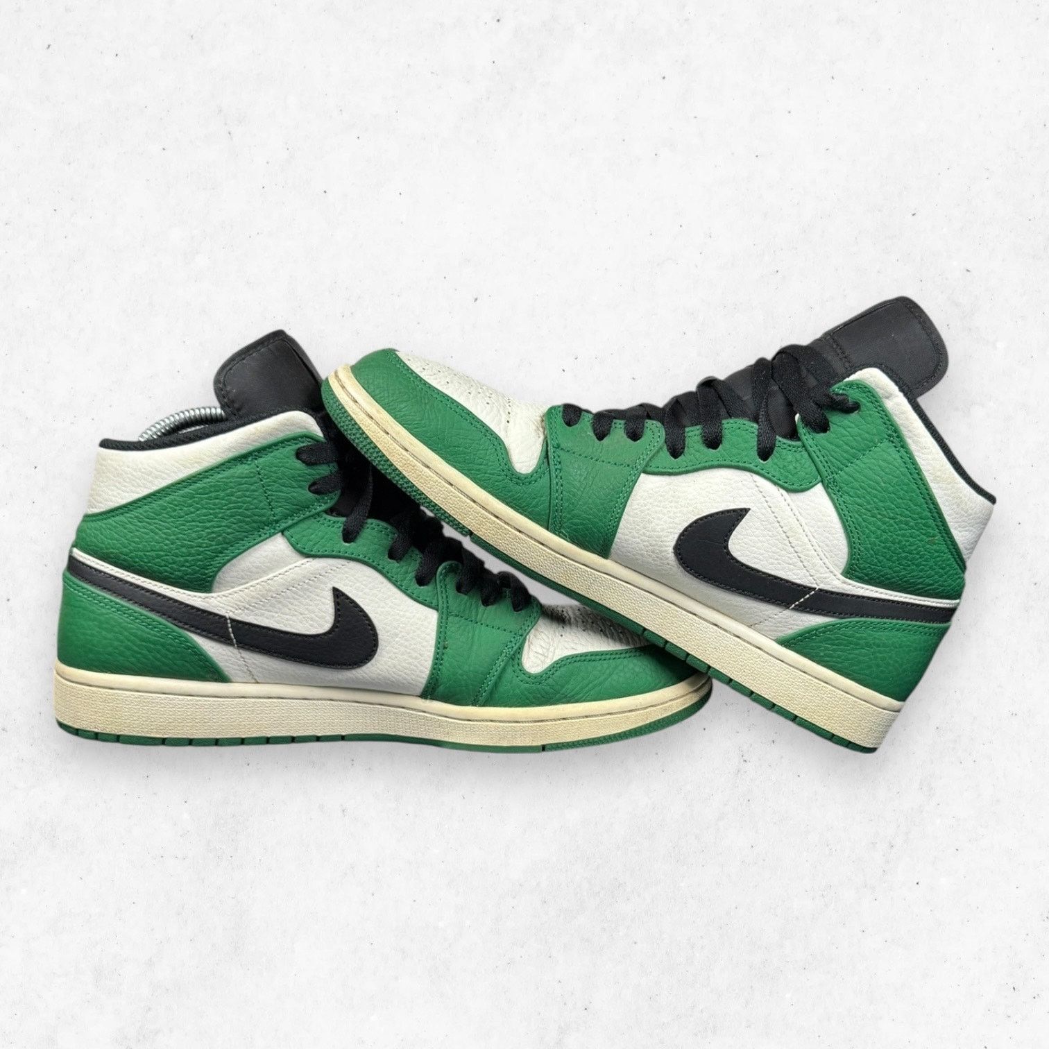 Jordan Brand Nike Air Jordan 1 Mid Pine Green 852542-301 Size 10.5 Size US 10.5 / EU 43-44 - 4 Thumbnail
