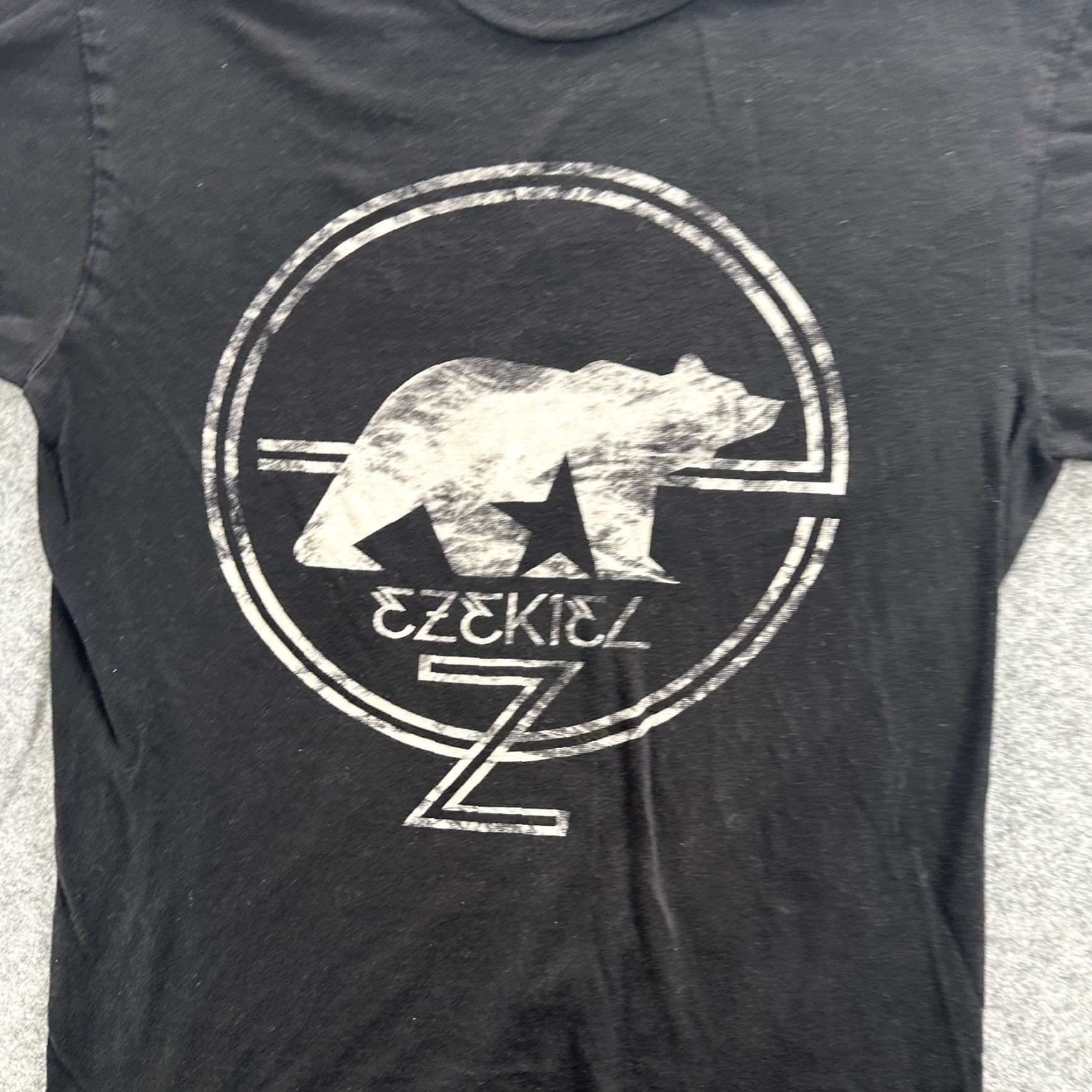 Vintage Ezekiel Shirt Mens Small Black Bear Graphic Slim Fit Skater Tee Streetwear Size US S / EU 44-46 / 1 - 3 Thumbnail