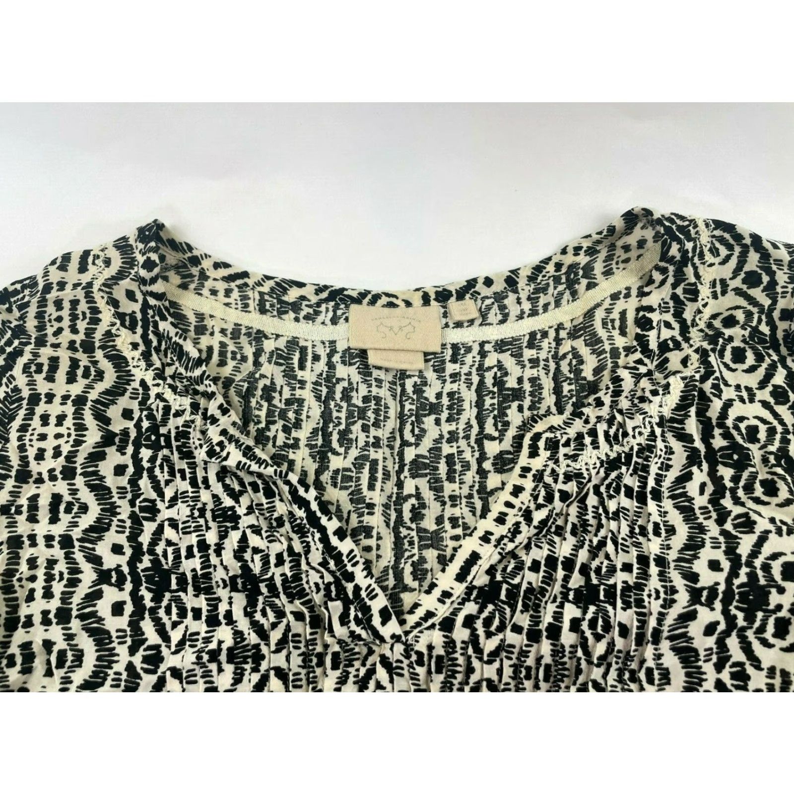 Vintage Vanessa Virginia Tunic Blouse Women's Size Small Long Sleeve V-Neck Black Tan Shirts/Blouse Womens Small V-Neck Tunic Size S / US 4 / IT 40 - 3 Thumbnail