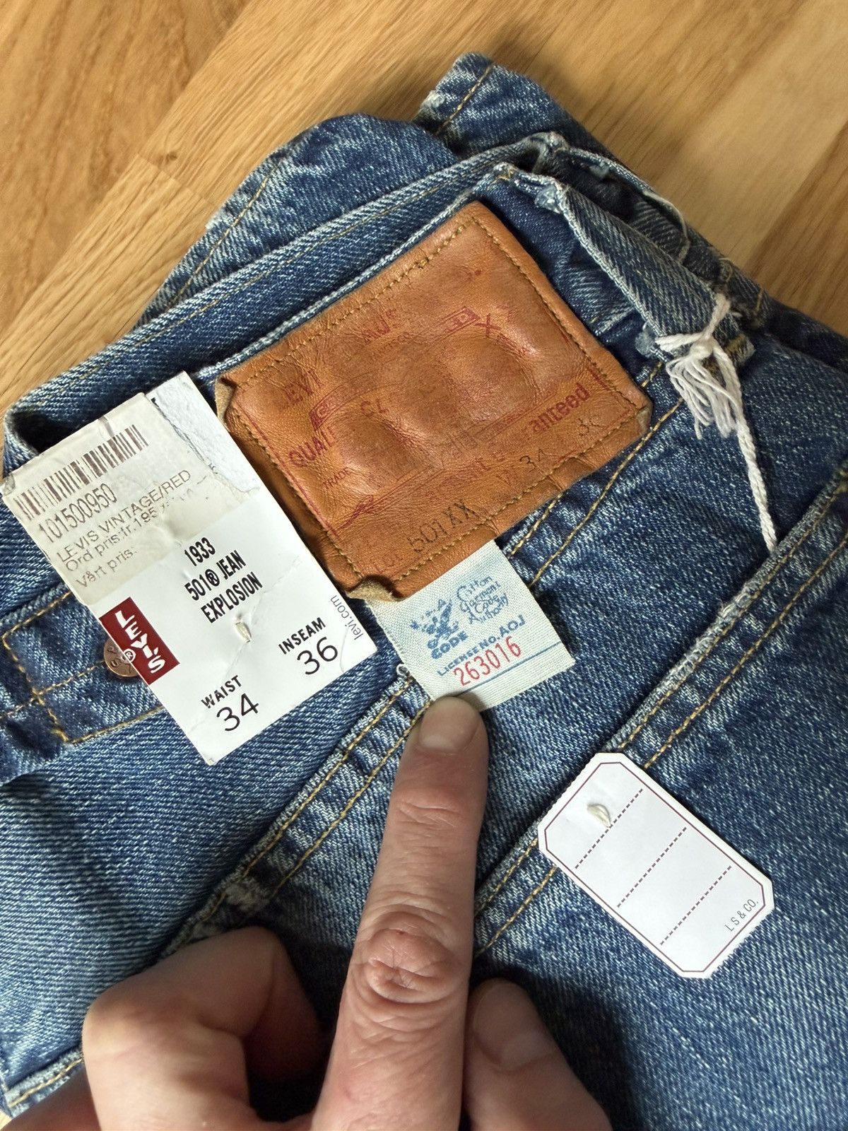 Levi's Vintage Clothing Levis Vintage LVC 501 1933 Deadstock. Size US 34 / EU 50 - 16 Thumbnail