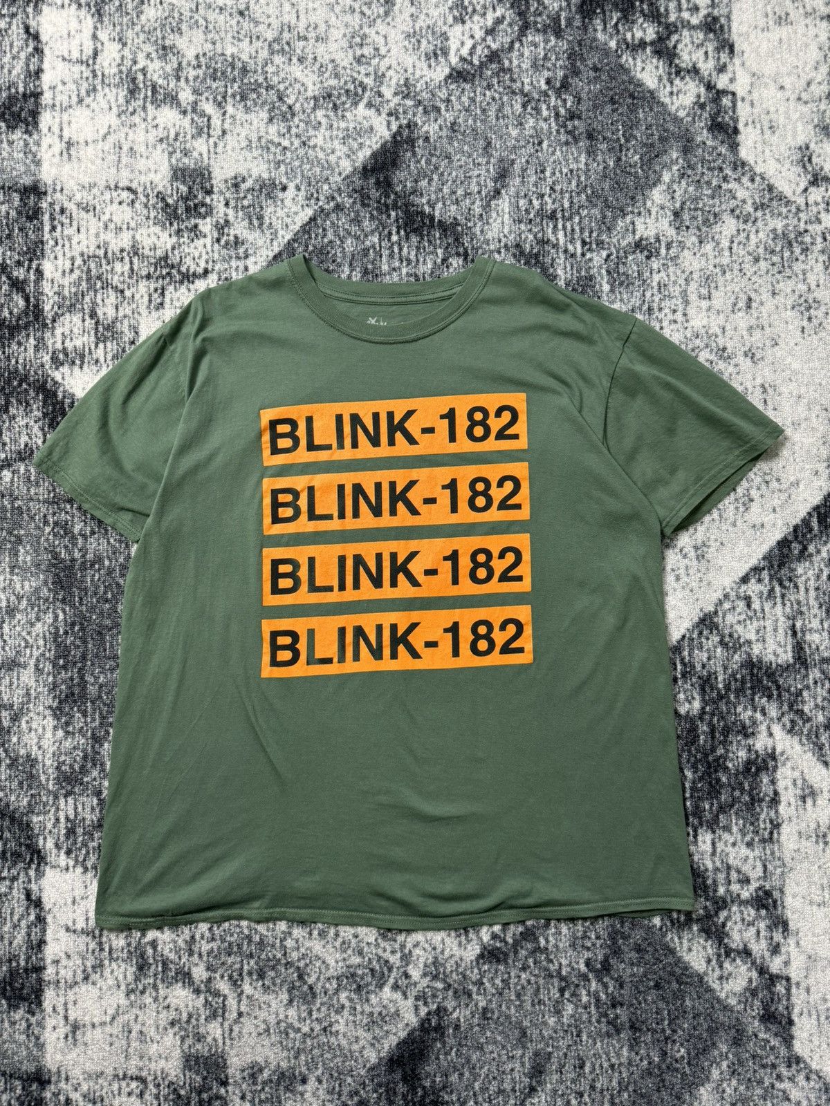 Band Tees Vintage Blink-182 Tee Shirt Big Logo Pop Punk Band Y2K 90s Size US XL / EU 56 / 4 - 2 Thumbnail
