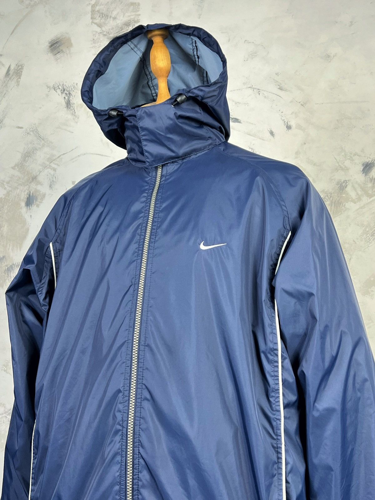 Nike Vintage Nike Packable Hooded Big Logo Jacket Size XL Size US XL / EU 56 / 4 - 3 Thumbnail